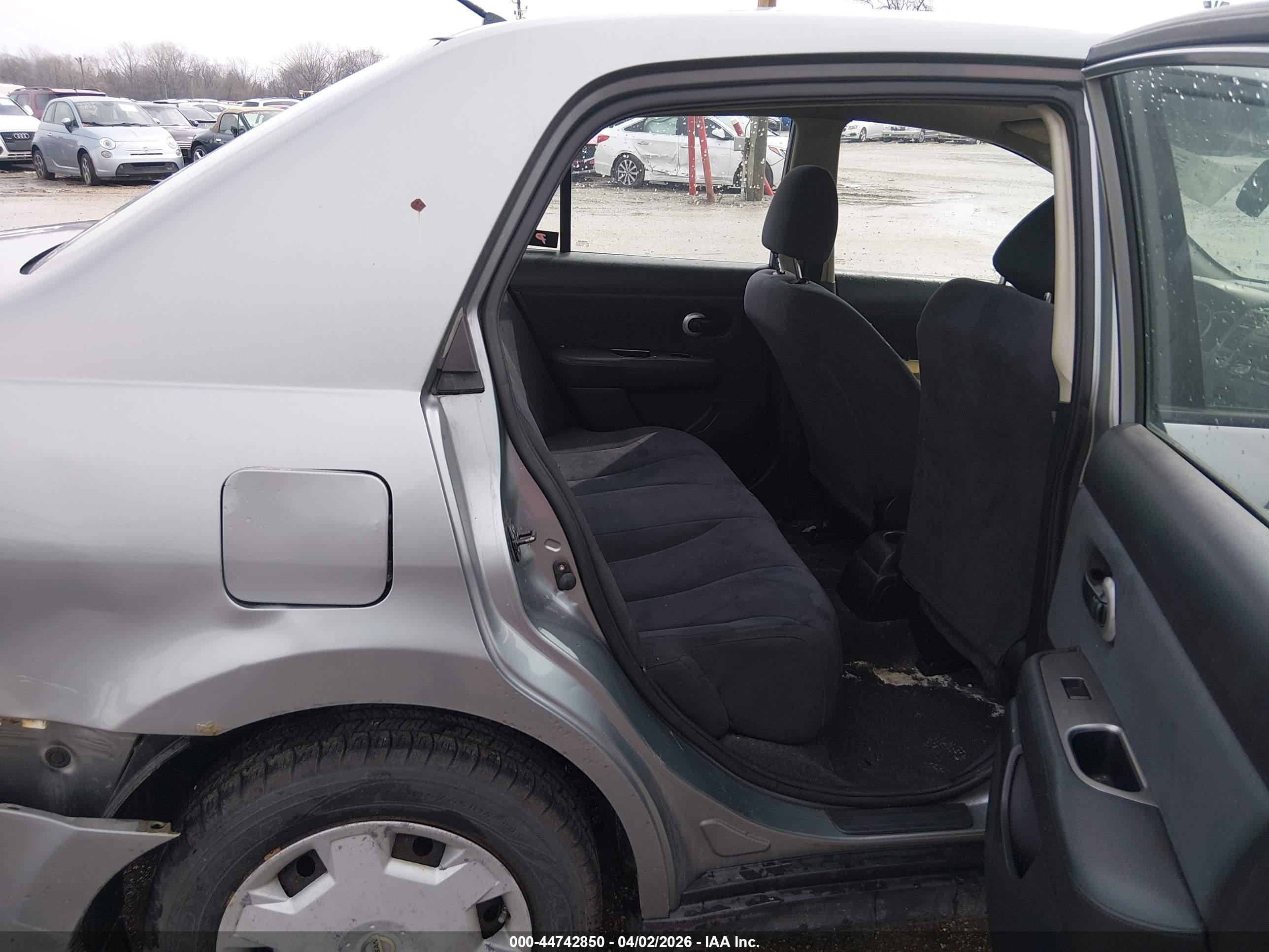 2009 Nissan Versa 1.8s Silver vin: 3N1BC11E59L398552