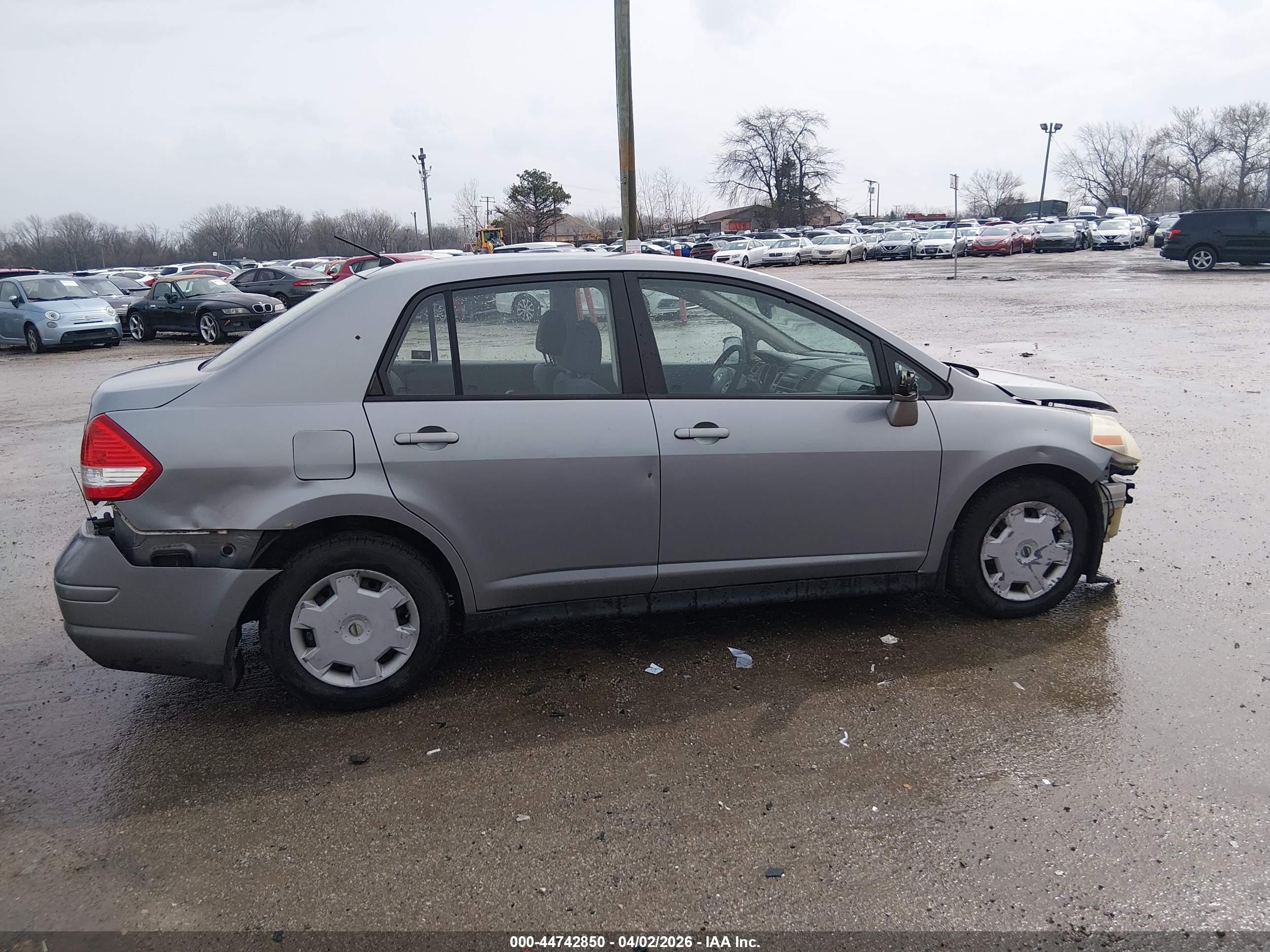 2009 Nissan Versa 1.8s Silver vin: 3N1BC11E59L398552