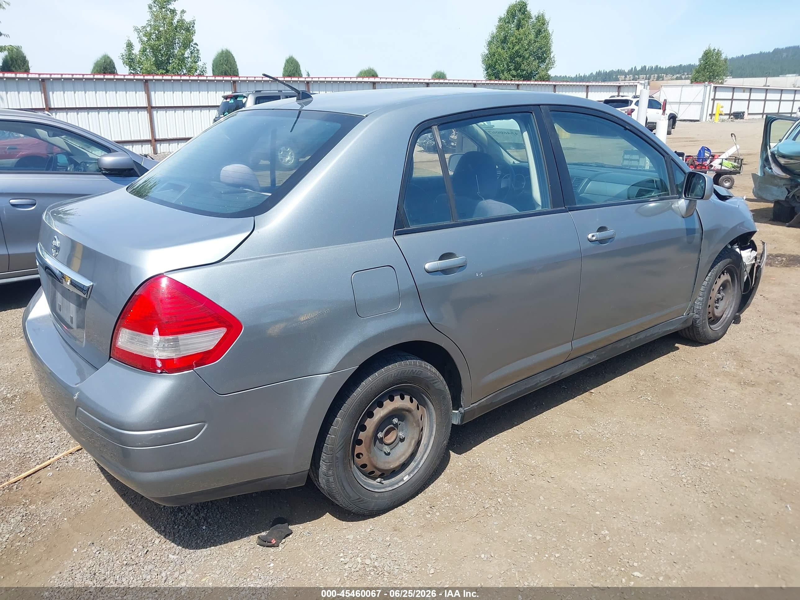 2009 Nissan Versa 1.8s Silver vin: 3N1BC11E59L464811