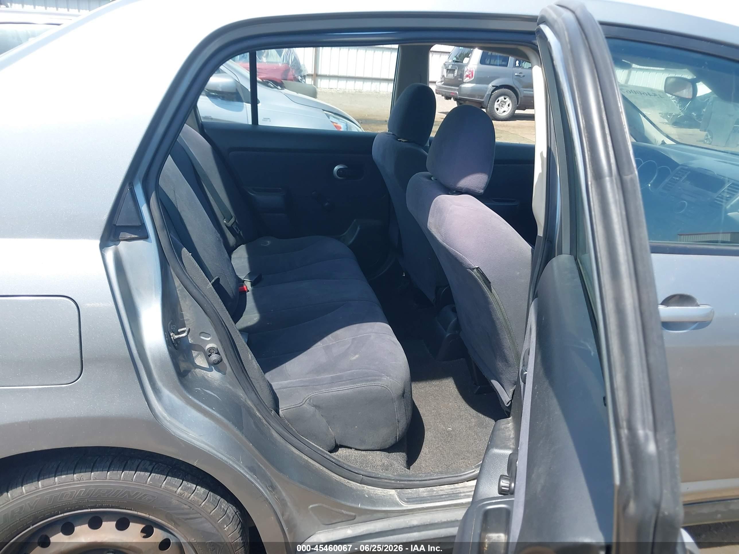 2009 Nissan Versa 1.8s Silver vin: 3N1BC11E59L464811