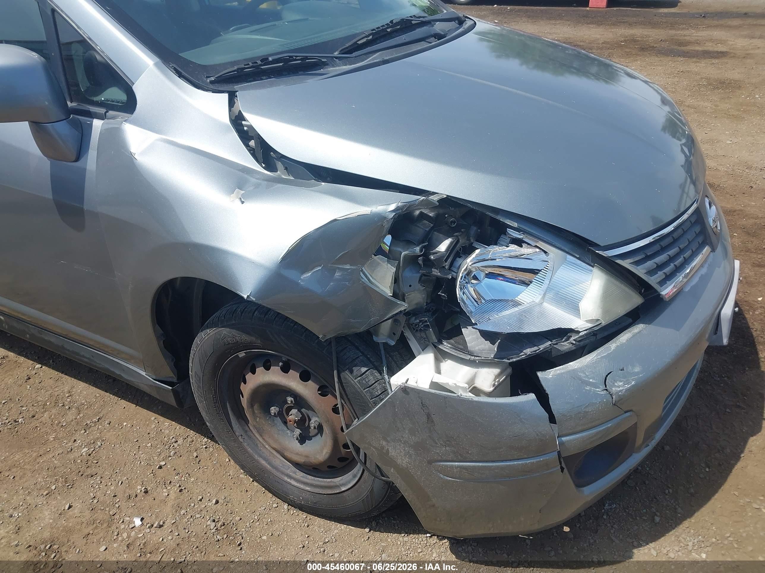 2009 Nissan Versa 1.8s Silver vin: 3N1BC11E59L464811