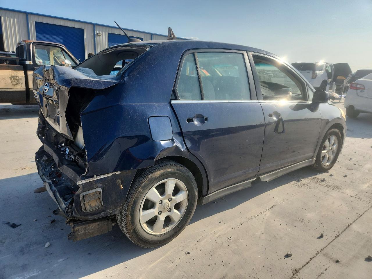 2007 Nissan Versa 1.8 S Blue vin: 3N1BC11E67L399237