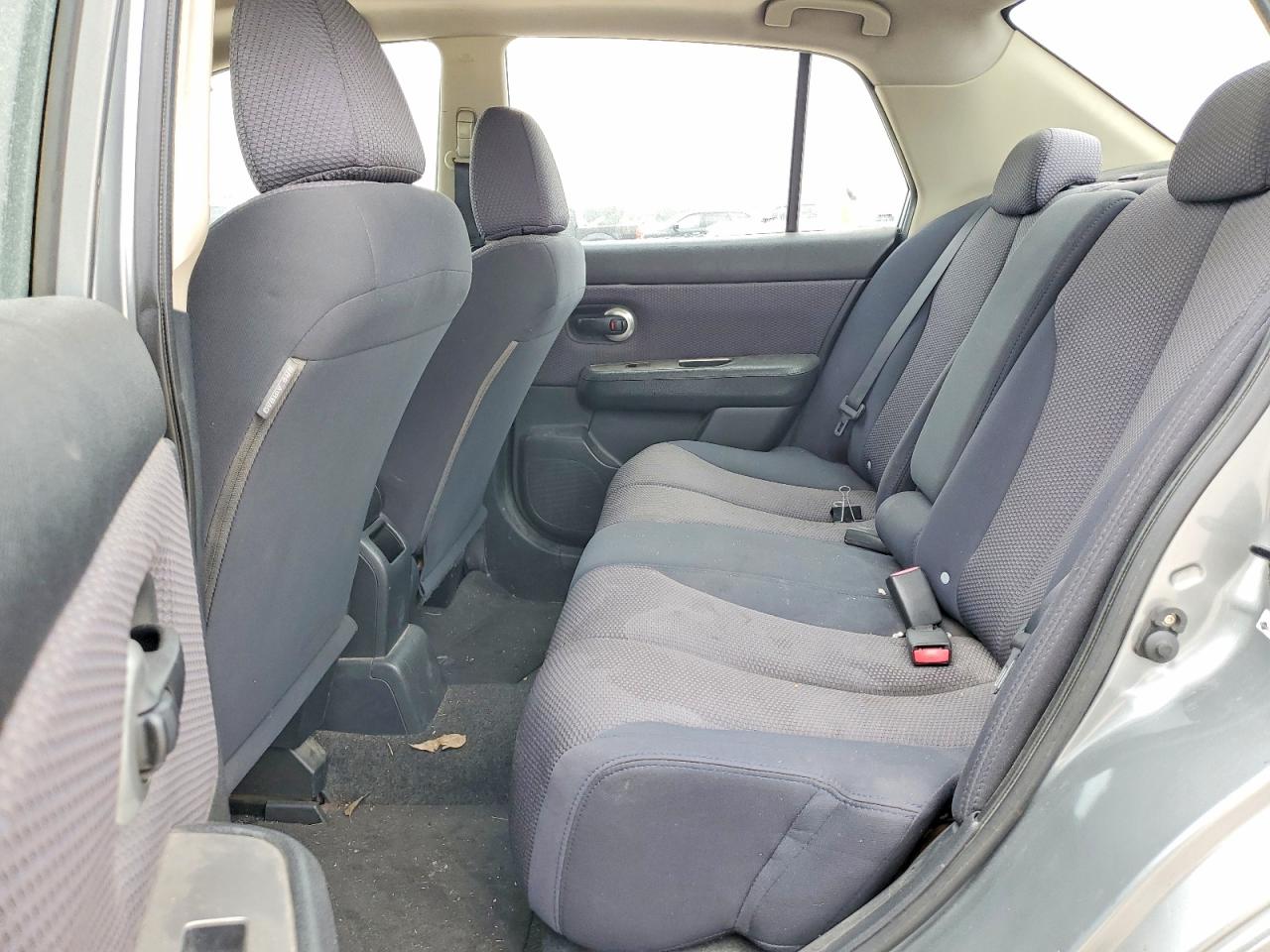 2007 Nissan Versa 1.8 S Silver vin: 3N1BC11E67L421821