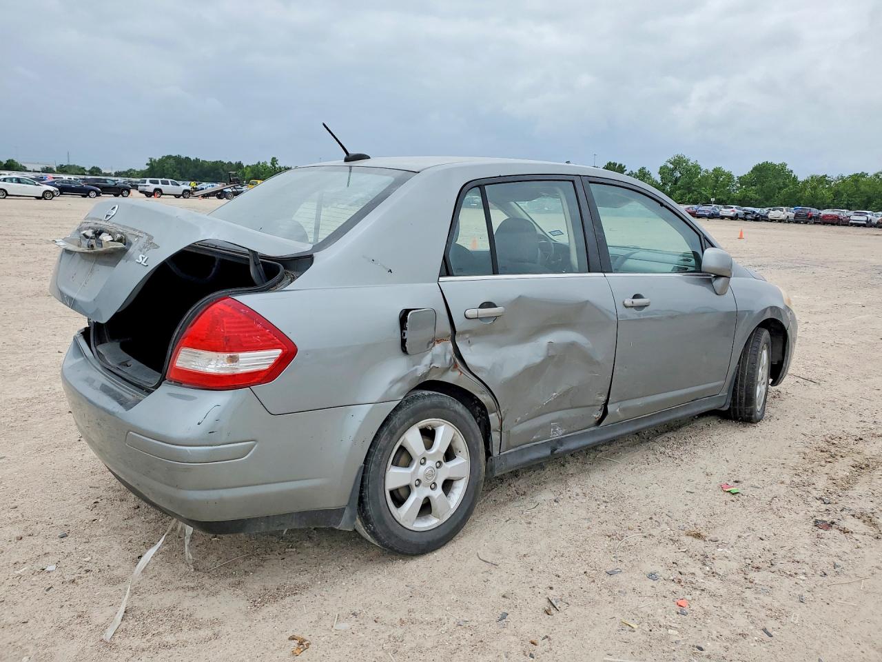 2007 Nissan Versa 1.8 S Silver vin: 3N1BC11E67L421821