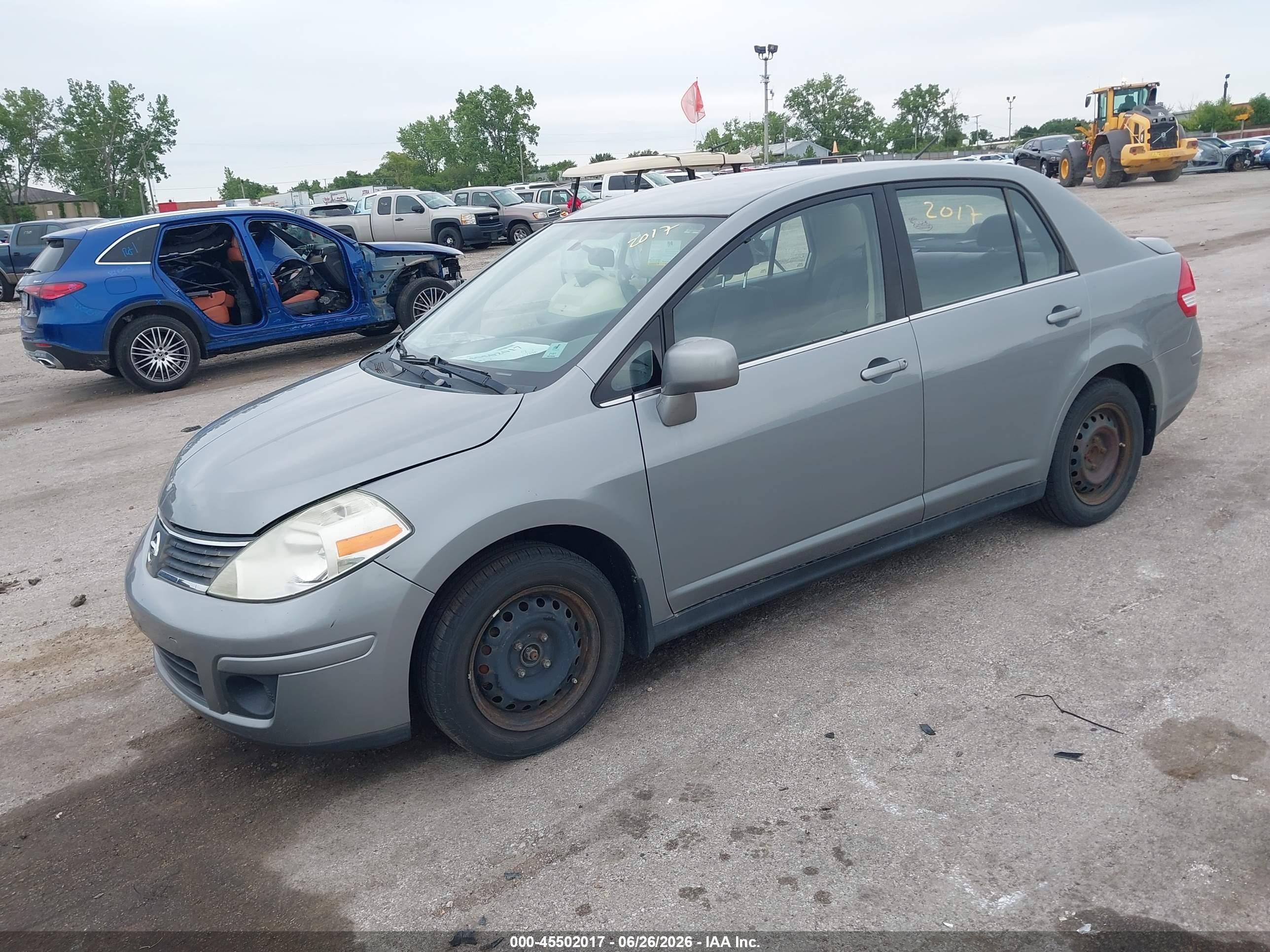 2008 Nissan Versa 1.8 S Silver vin: 3N1BC11E68L449040