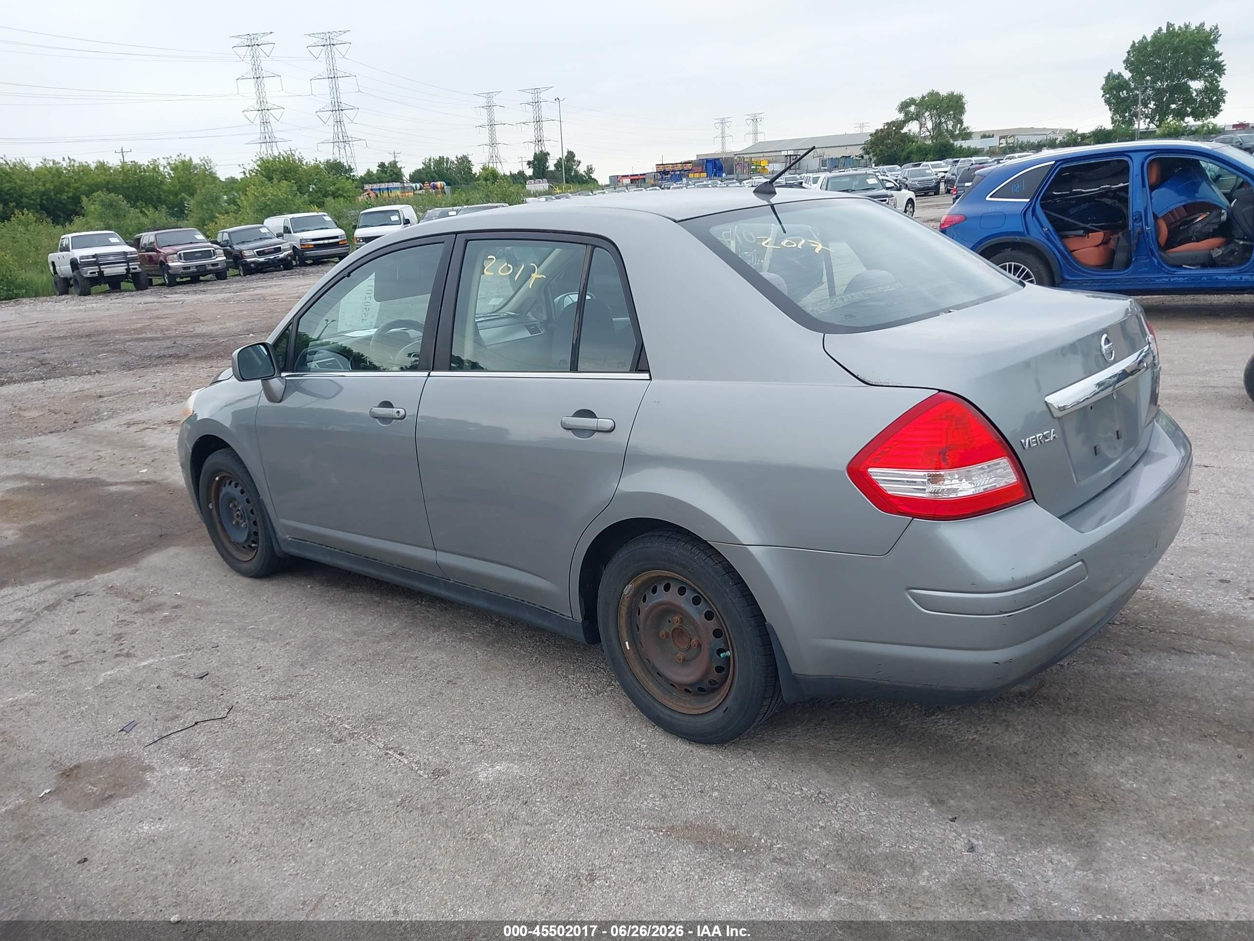 2008 Nissan Versa 1.8 S Silver vin: 3N1BC11E68L449040