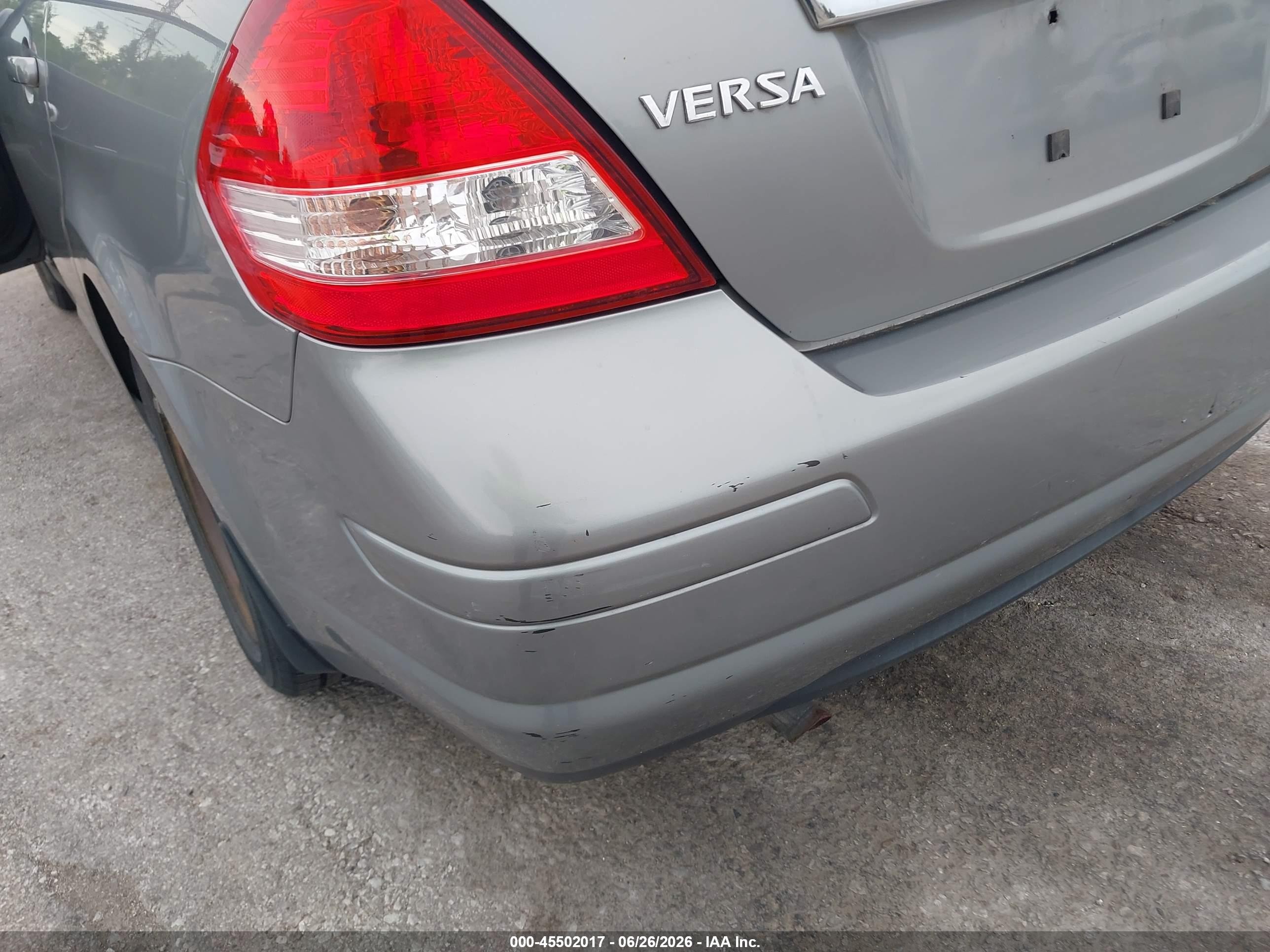 2008 Nissan Versa 1.8 S Silver vin: 3N1BC11E68L449040