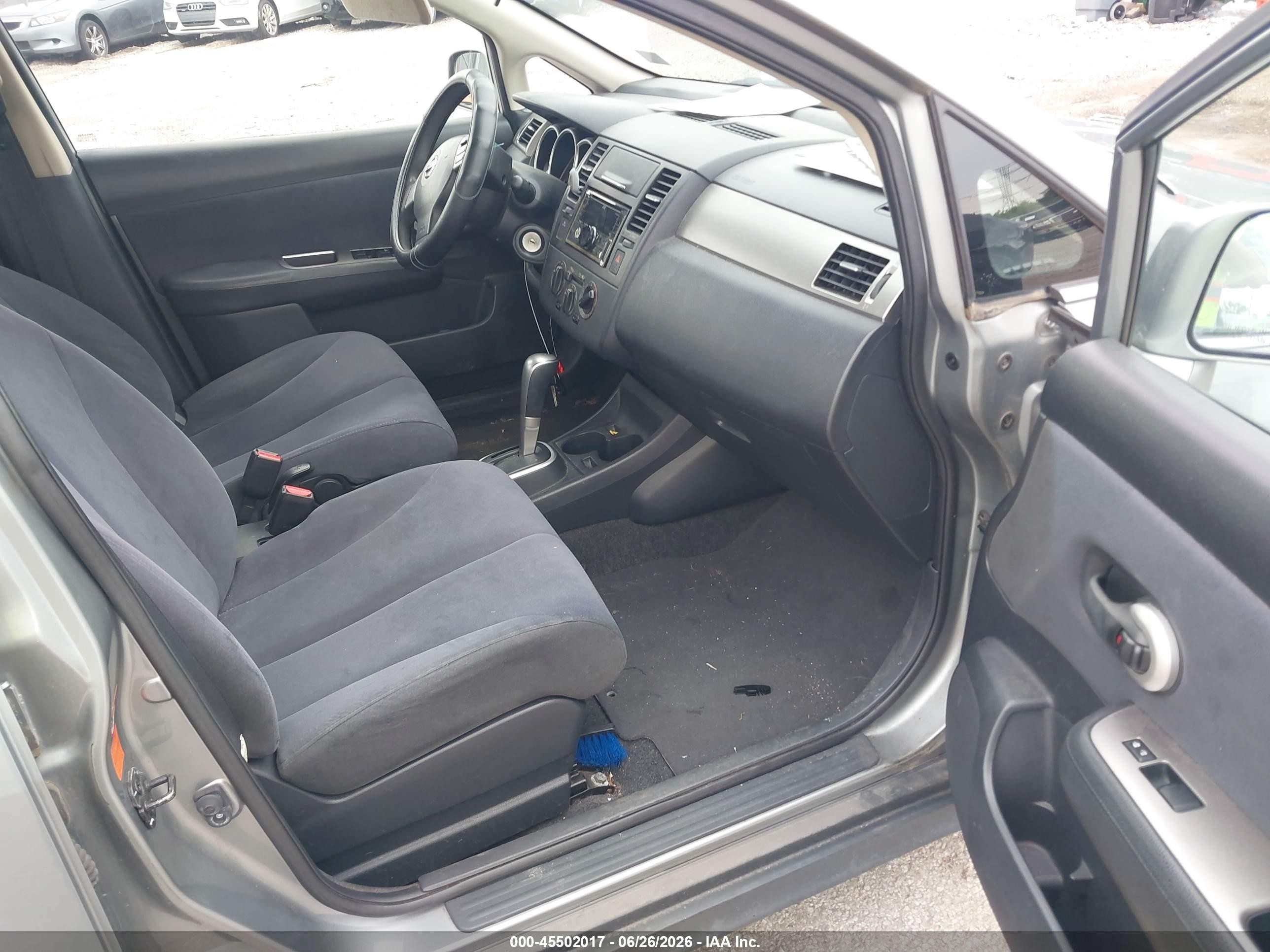 2008 Nissan Versa 1.8 S Silver vin: 3N1BC11E68L449040