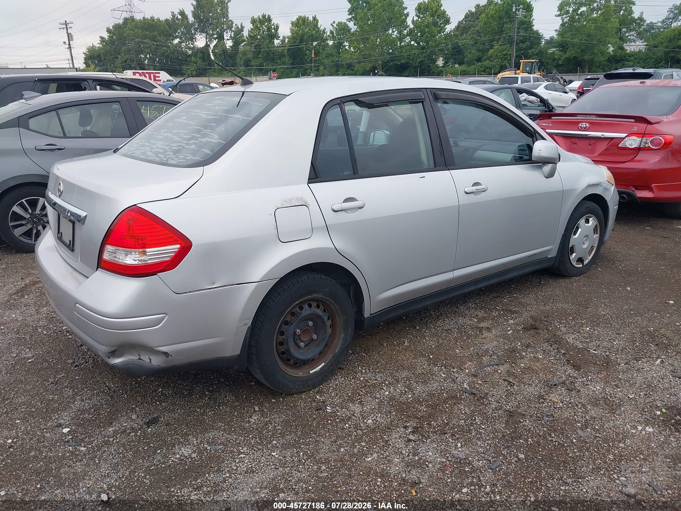 2009 Nissan Versa 1.8s Silver vin: 3N1BC11E69L445796