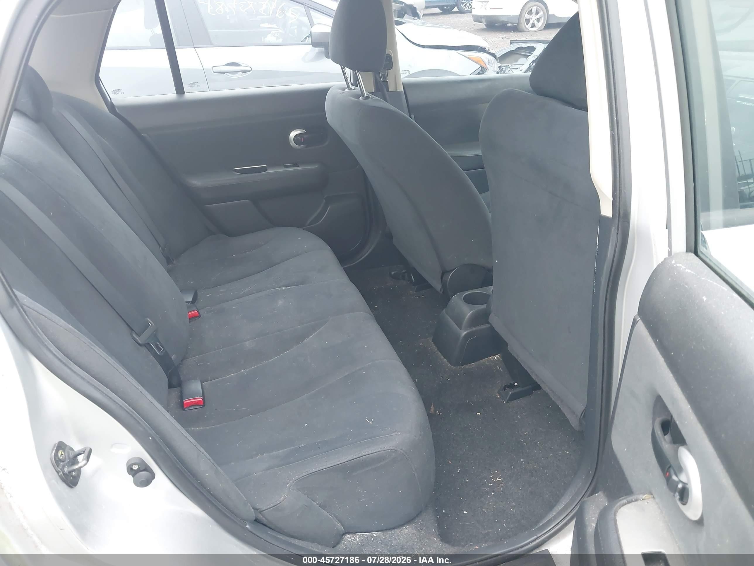 2009 Nissan Versa 1.8s Silver vin: 3N1BC11E69L445796