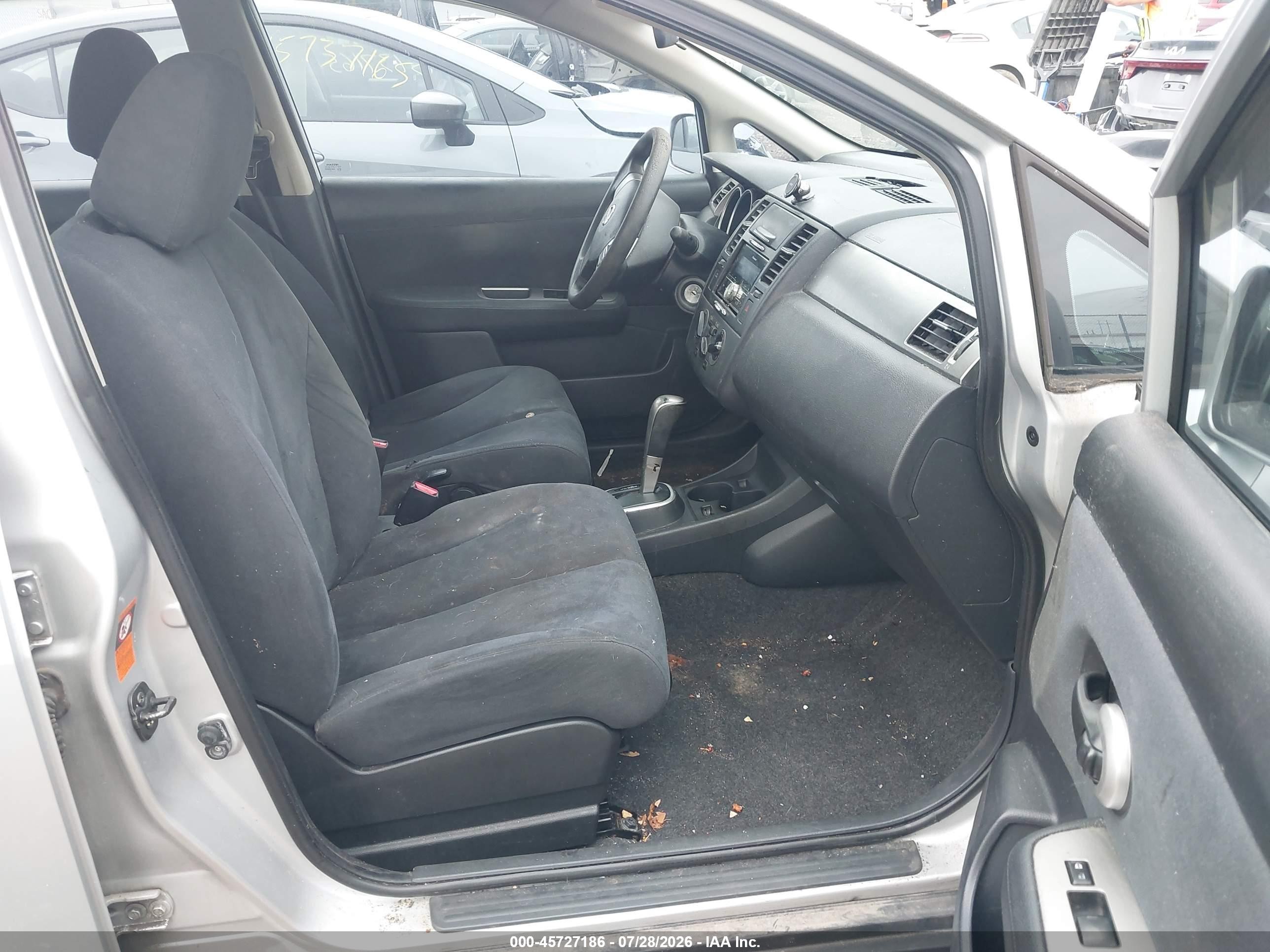2009 Nissan Versa 1.8s Silver vin: 3N1BC11E69L445796