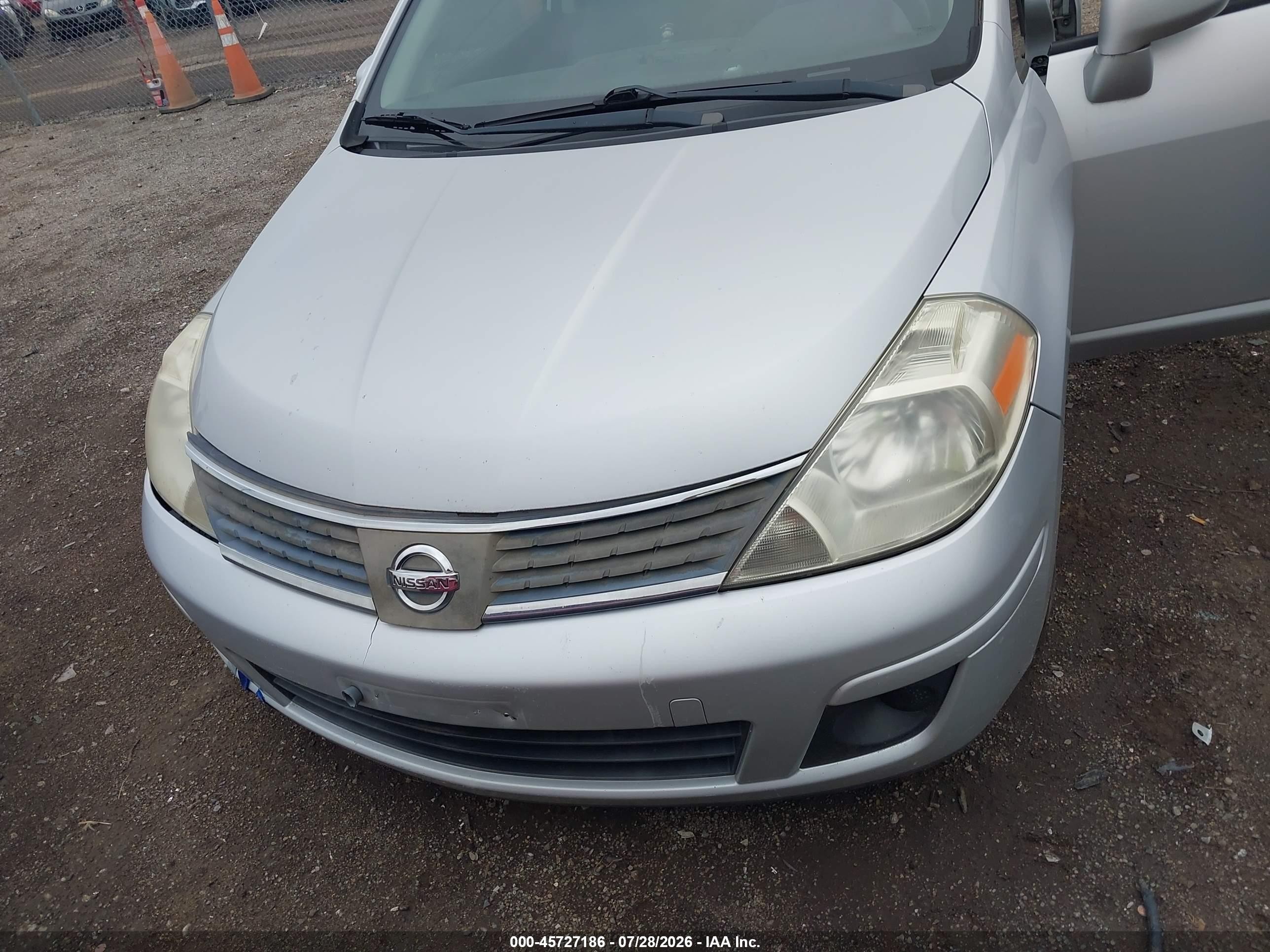 2009 Nissan Versa 1.8s Silver vin: 3N1BC11E69L445796