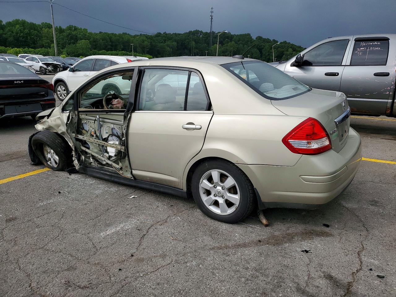 2007 Nissan Versa 1.8 S Beige vin: 3N1BC11E77L401528