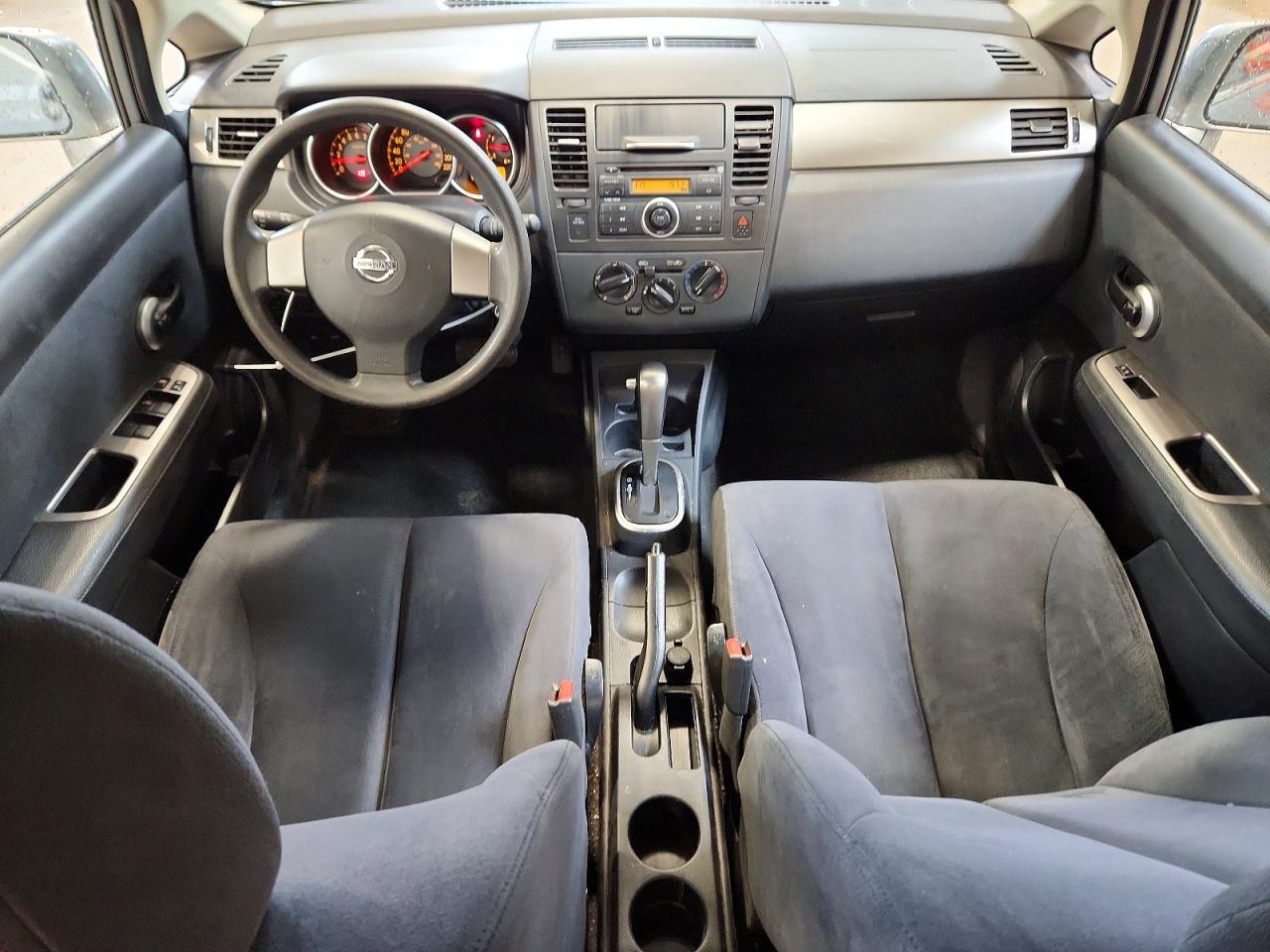 2008 Nissan Versa 1.8 S Серебряный vin: 3N1BC11E78L380908