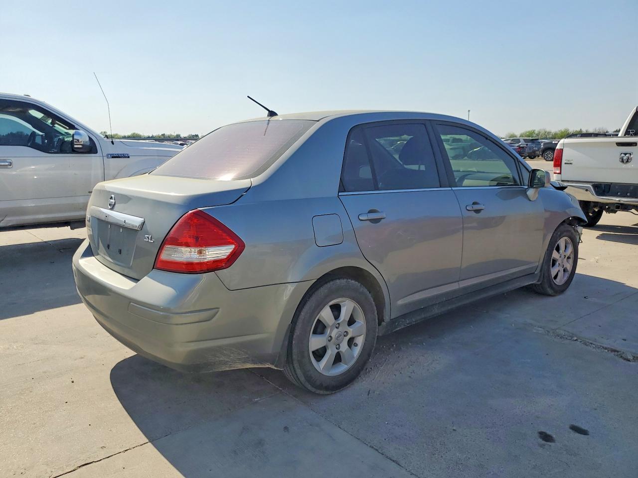 2008 Nissan Versa 1.8 S Silver vin: 3N1BC11E78L395036