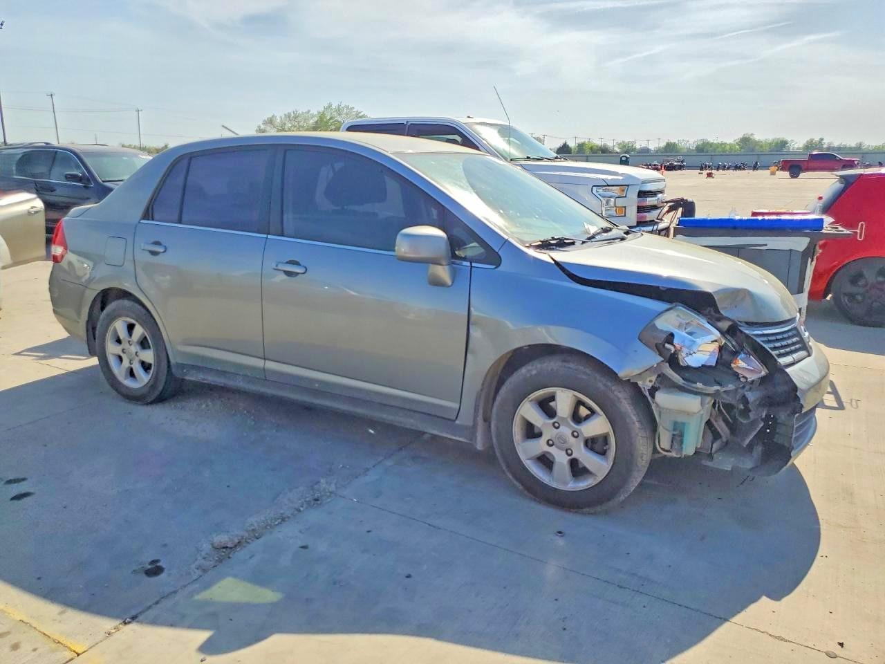 2008 Nissan Versa 1.8 S Silver vin: 3N1BC11E78L395036