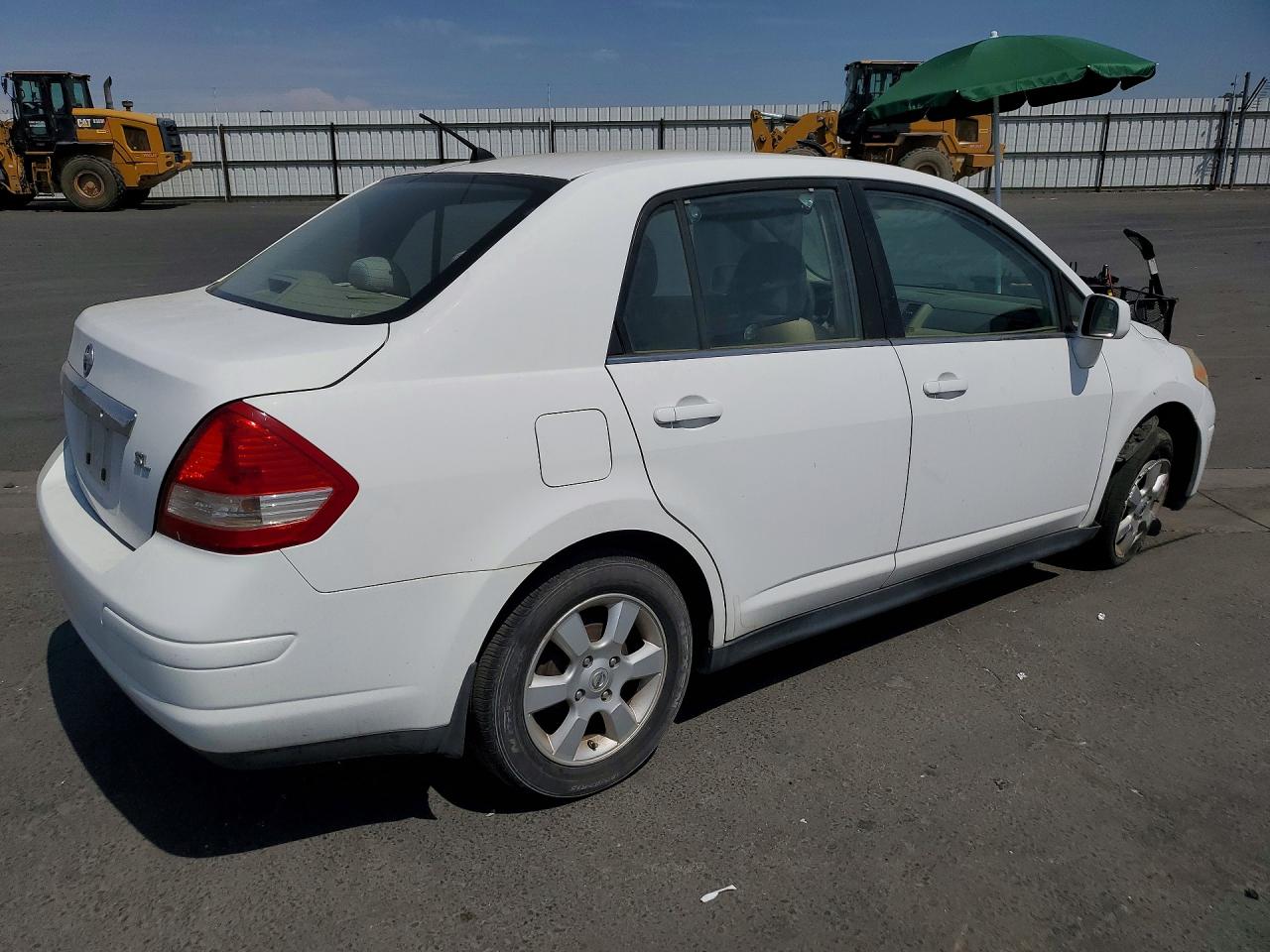 2008 Nissan Versa 1.8 S Белый vin: 3N1BC11E88L362899