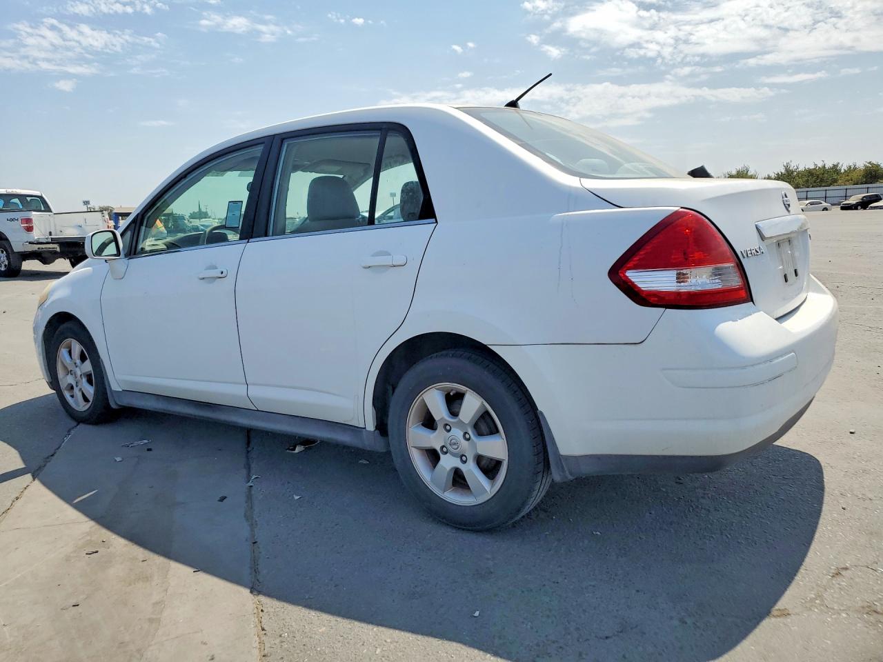 2008 Nissan Versa 1.8 S Белый vin: 3N1BC11E88L362899