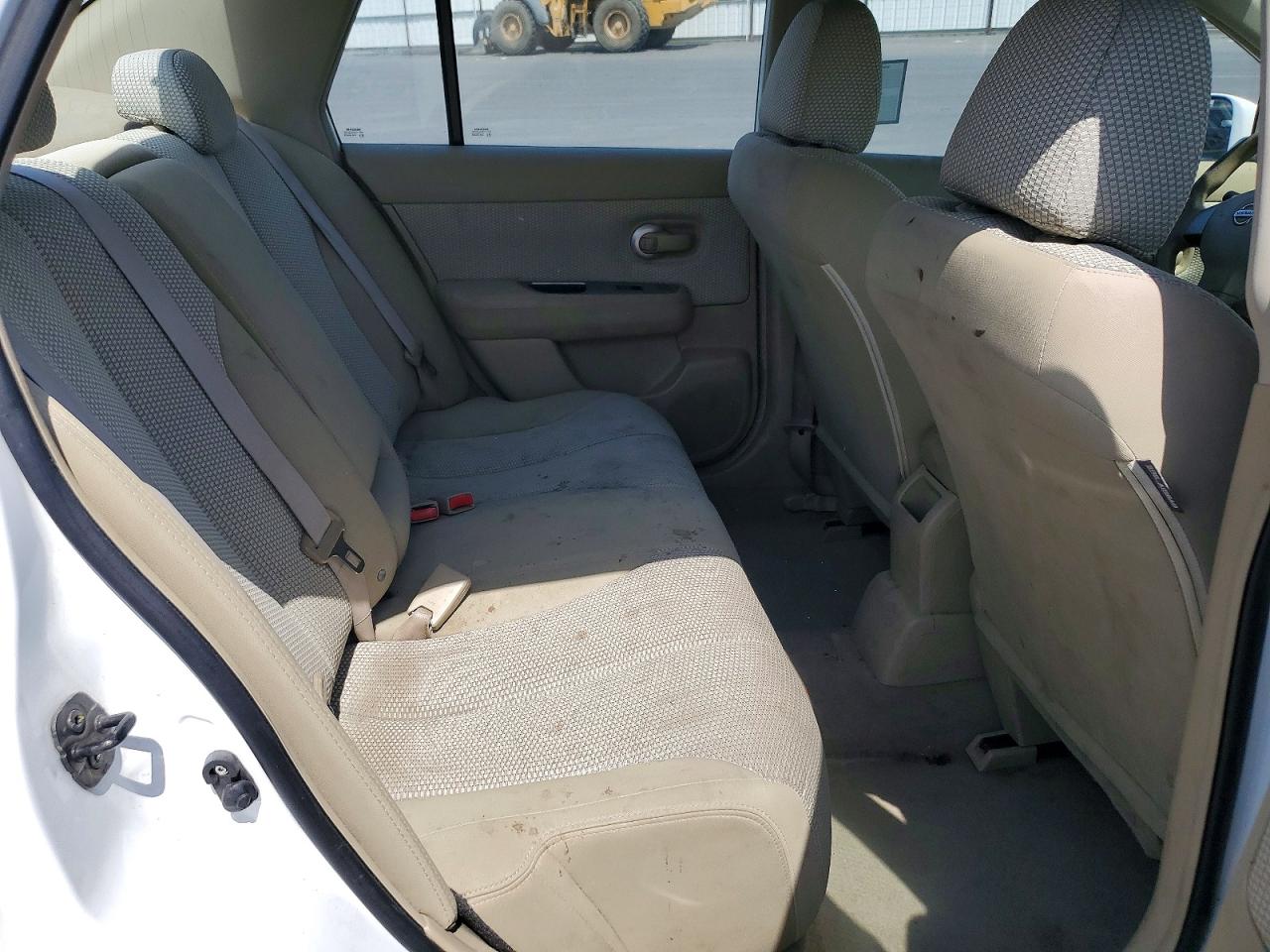 2008 Nissan Versa 1.8 S Белый vin: 3N1BC11E88L362899