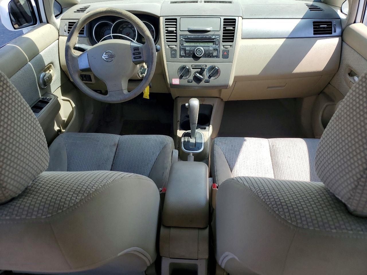 2008 Nissan Versa 1.8 S Белый vin: 3N1BC11E88L362899