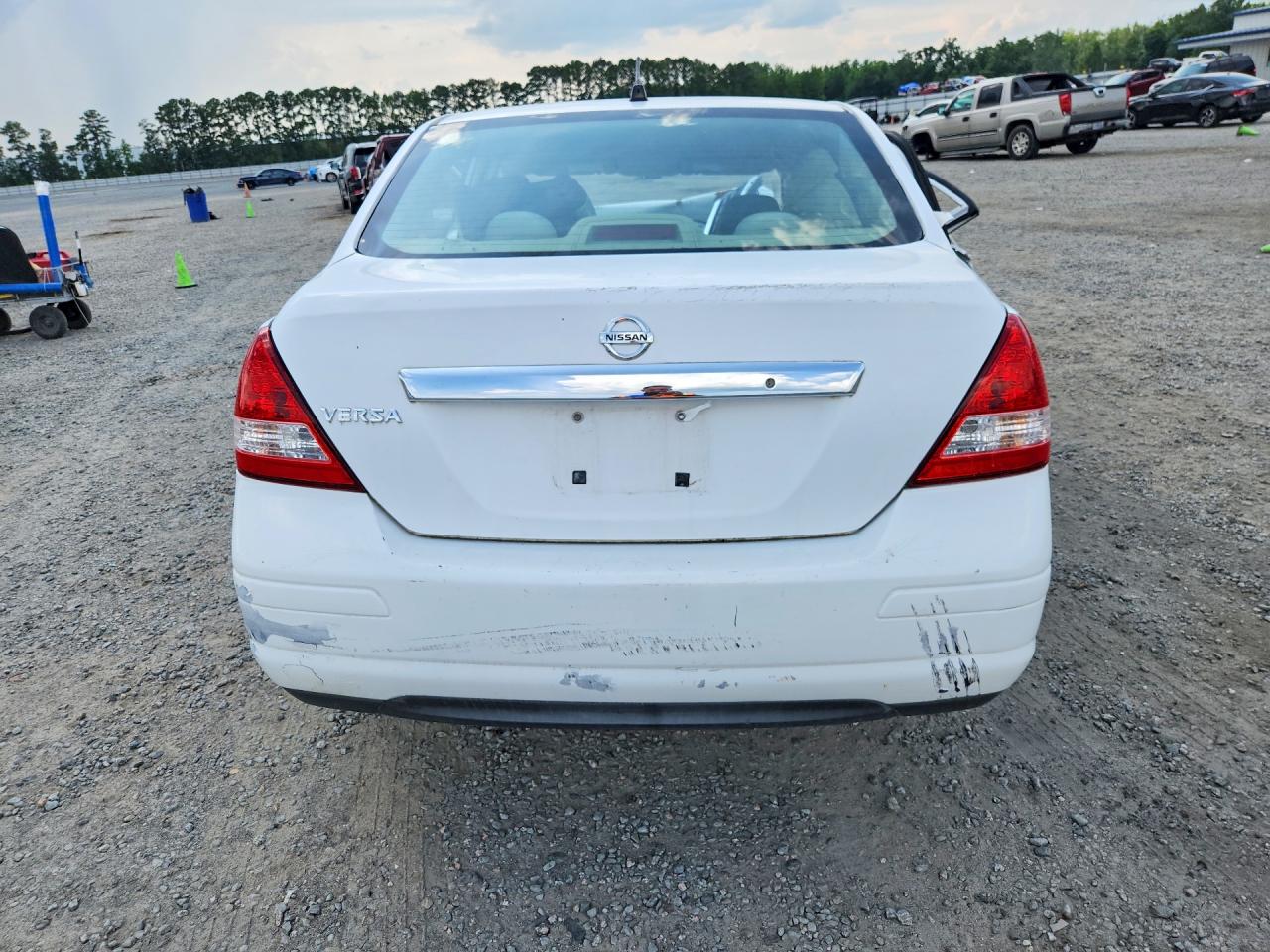2009 Nissan Versa 1.8 S Белый vin: 3N1BC11E89L372527