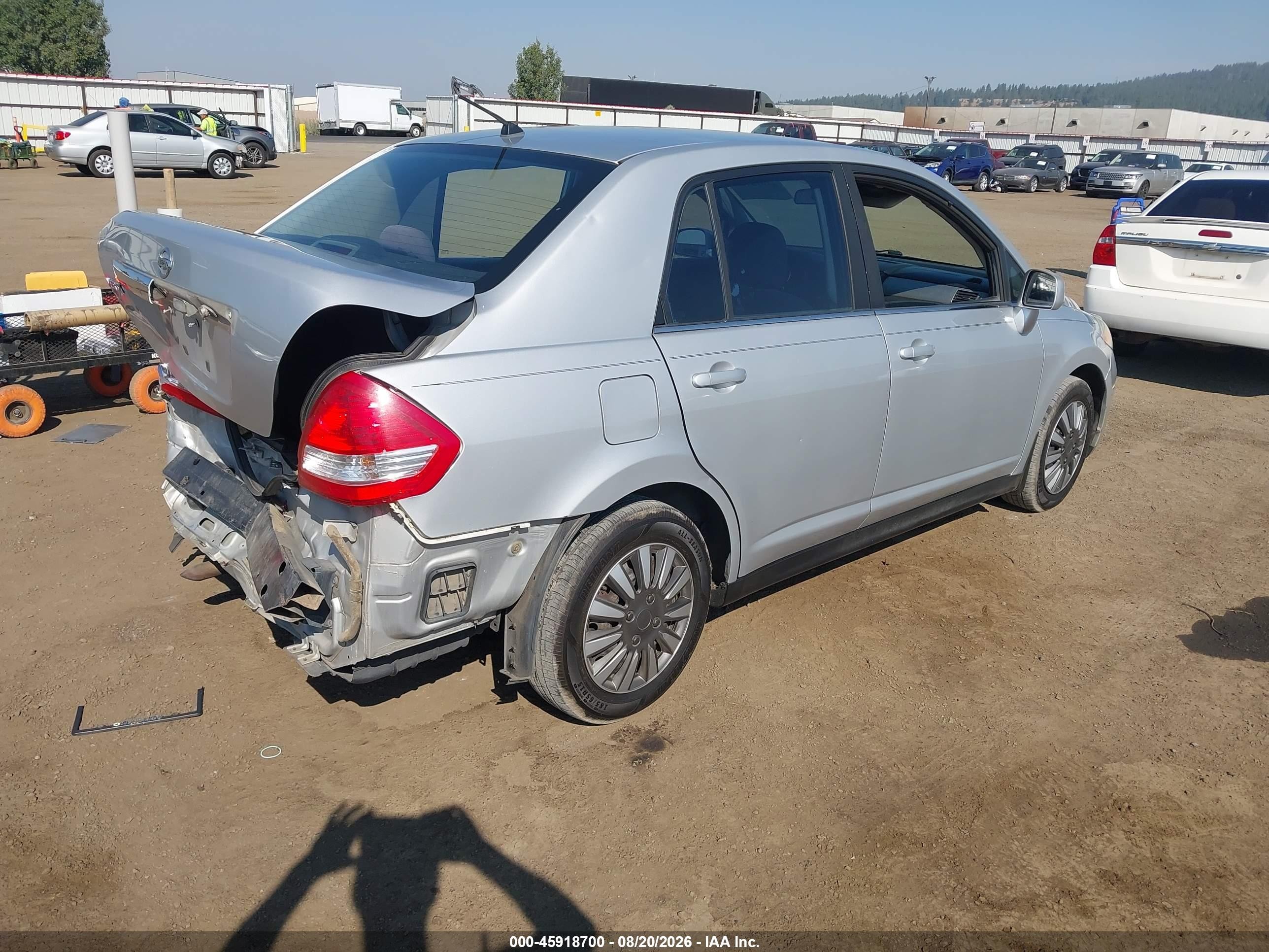 2009 Nissan Versa 1.8s Silver vin: 3N1BC11E89L383642