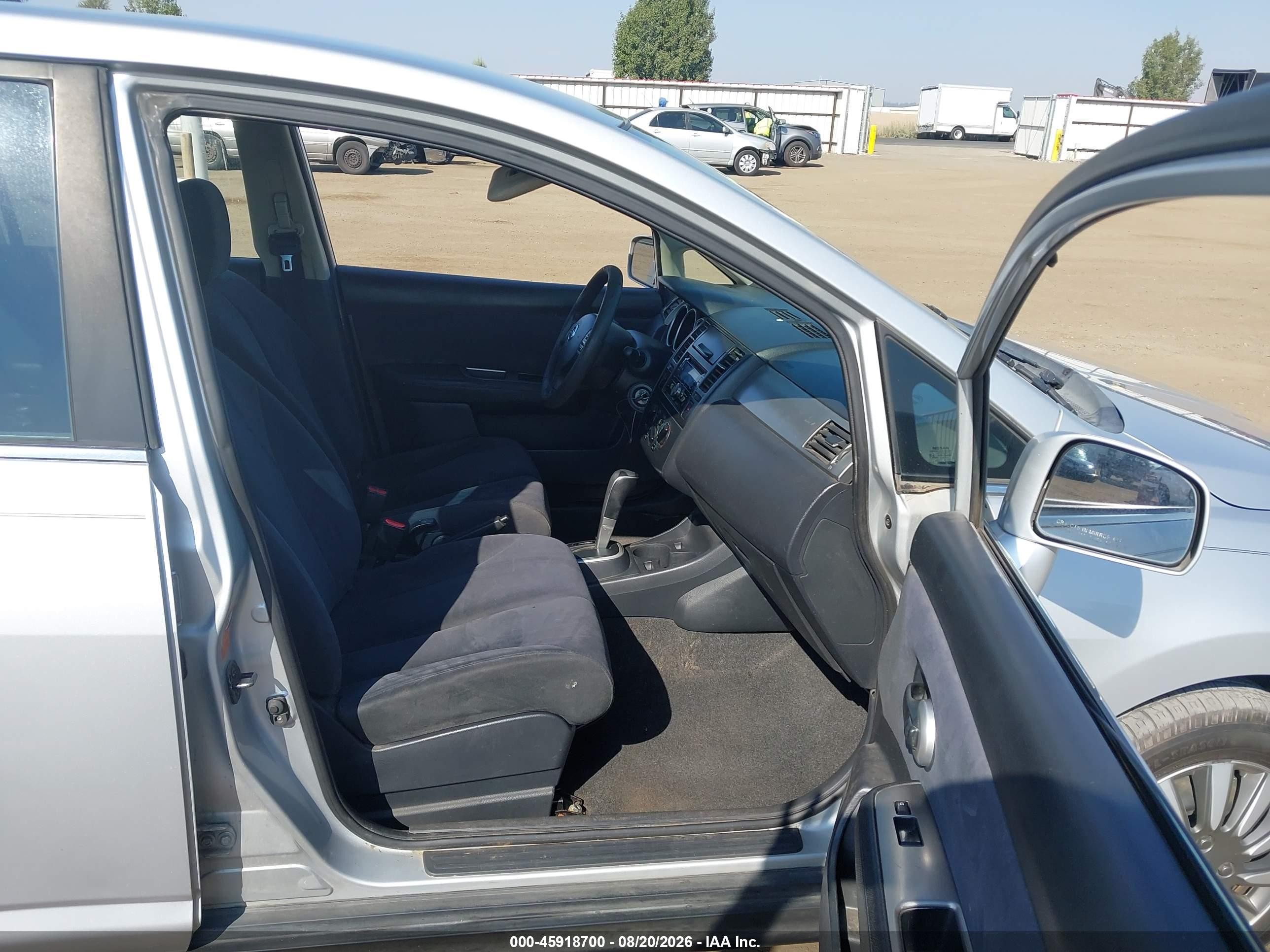 2009 Nissan Versa 1.8s Silver vin: 3N1BC11E89L383642