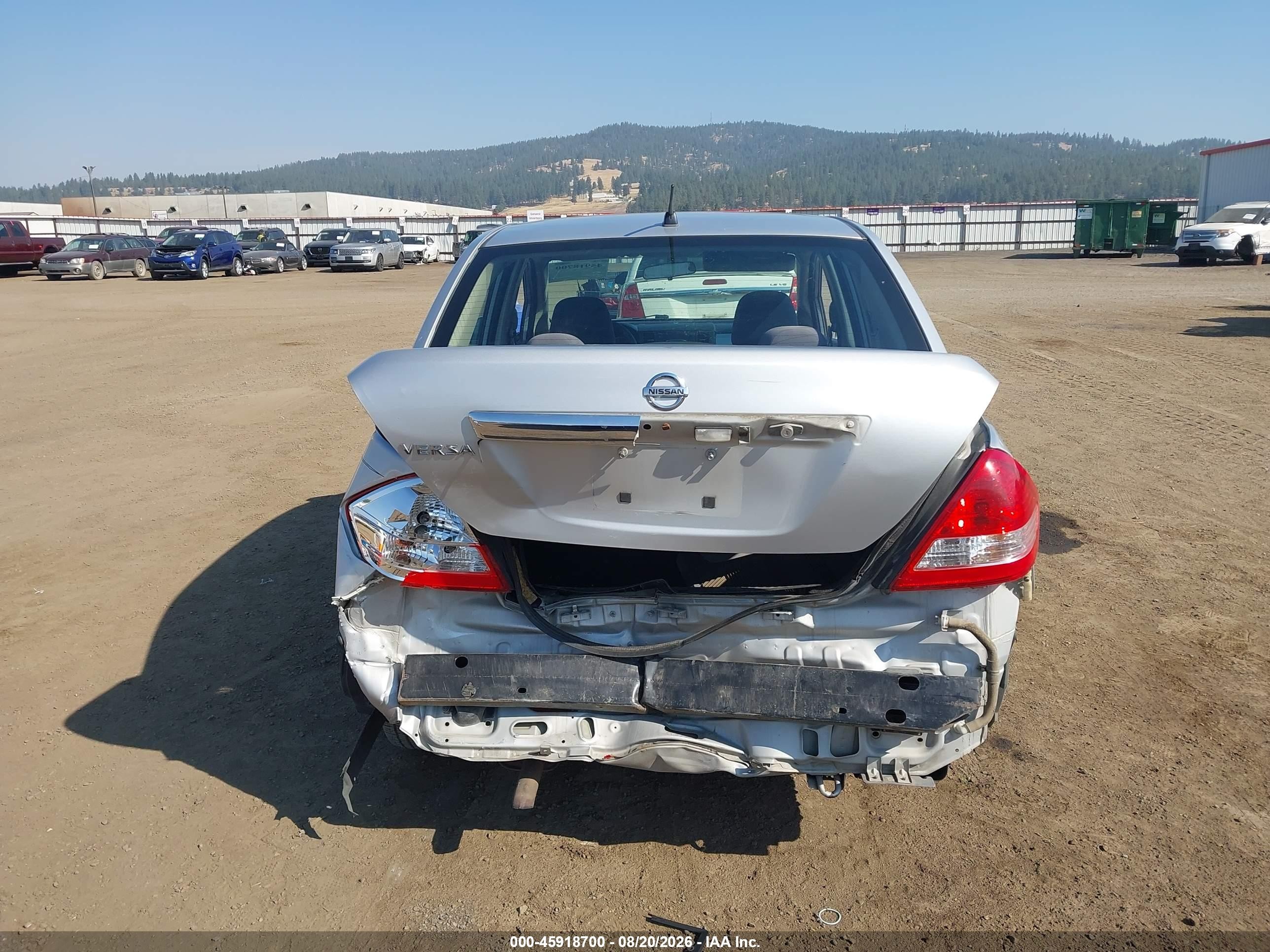 2009 Nissan Versa 1.8s Silver vin: 3N1BC11E89L383642