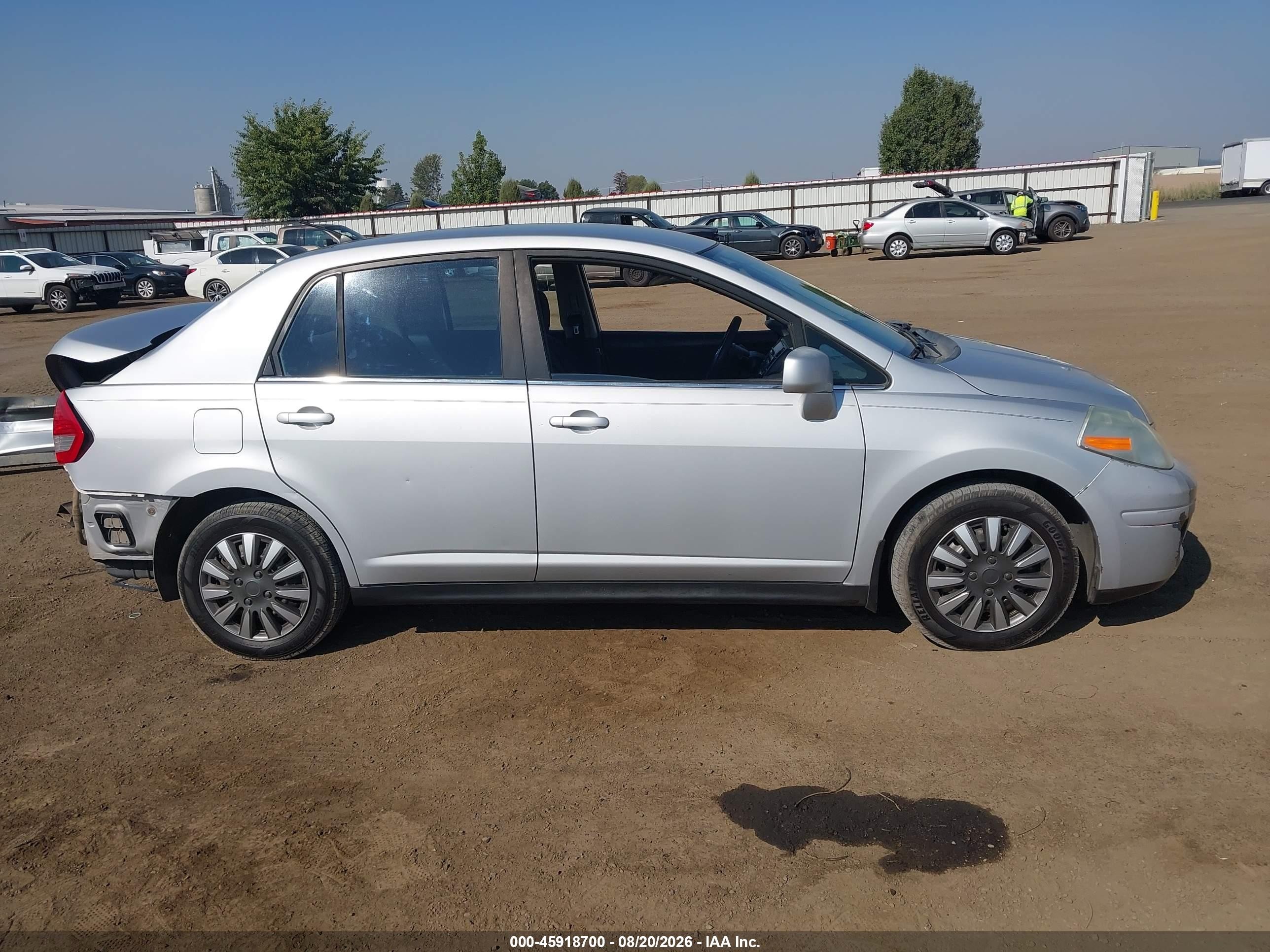 2009 Nissan Versa 1.8s Silver vin: 3N1BC11E89L383642