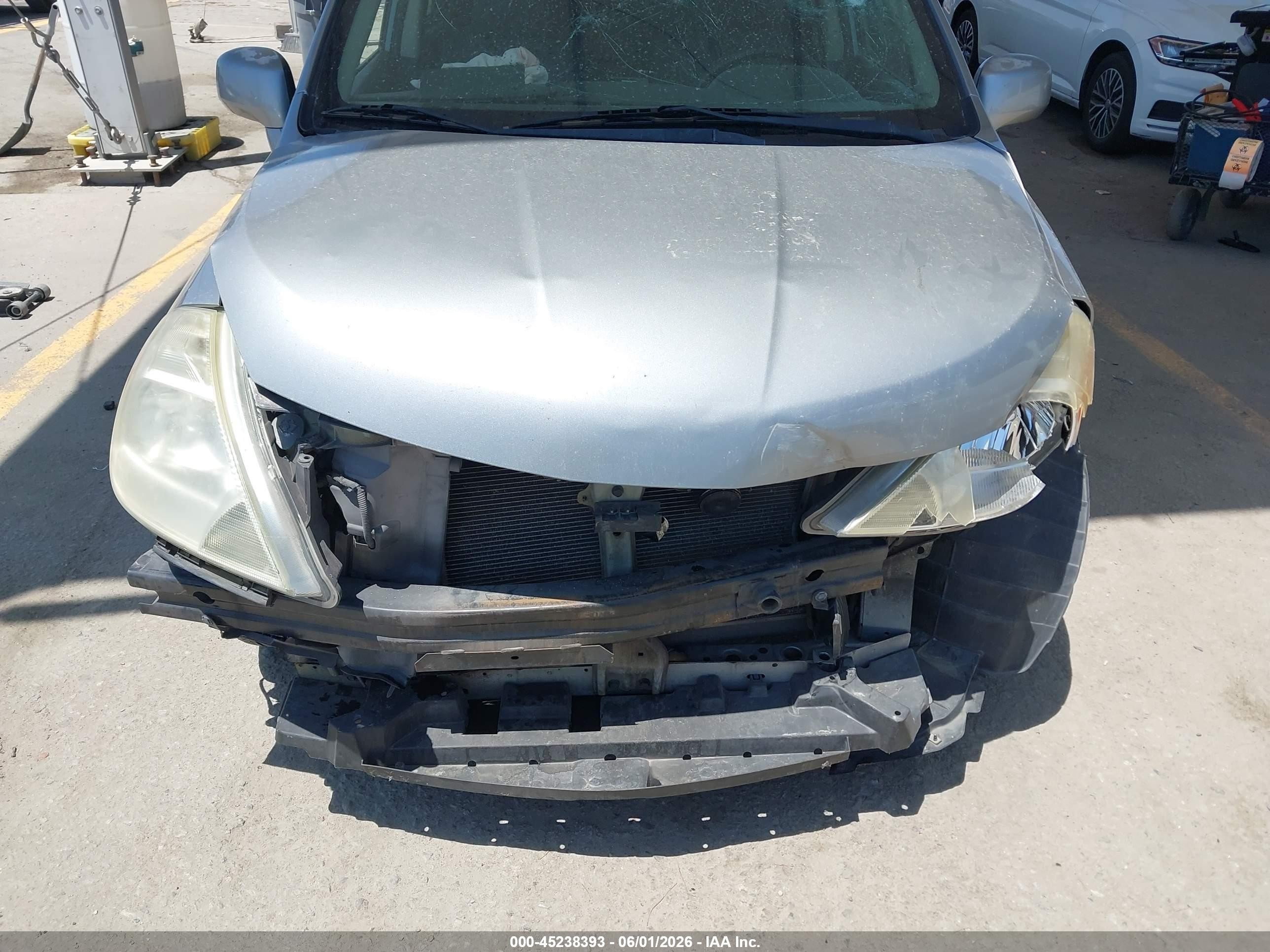 2009 Nissan Versa 1.8sl Silver vin: 3N1BC11E89L390669