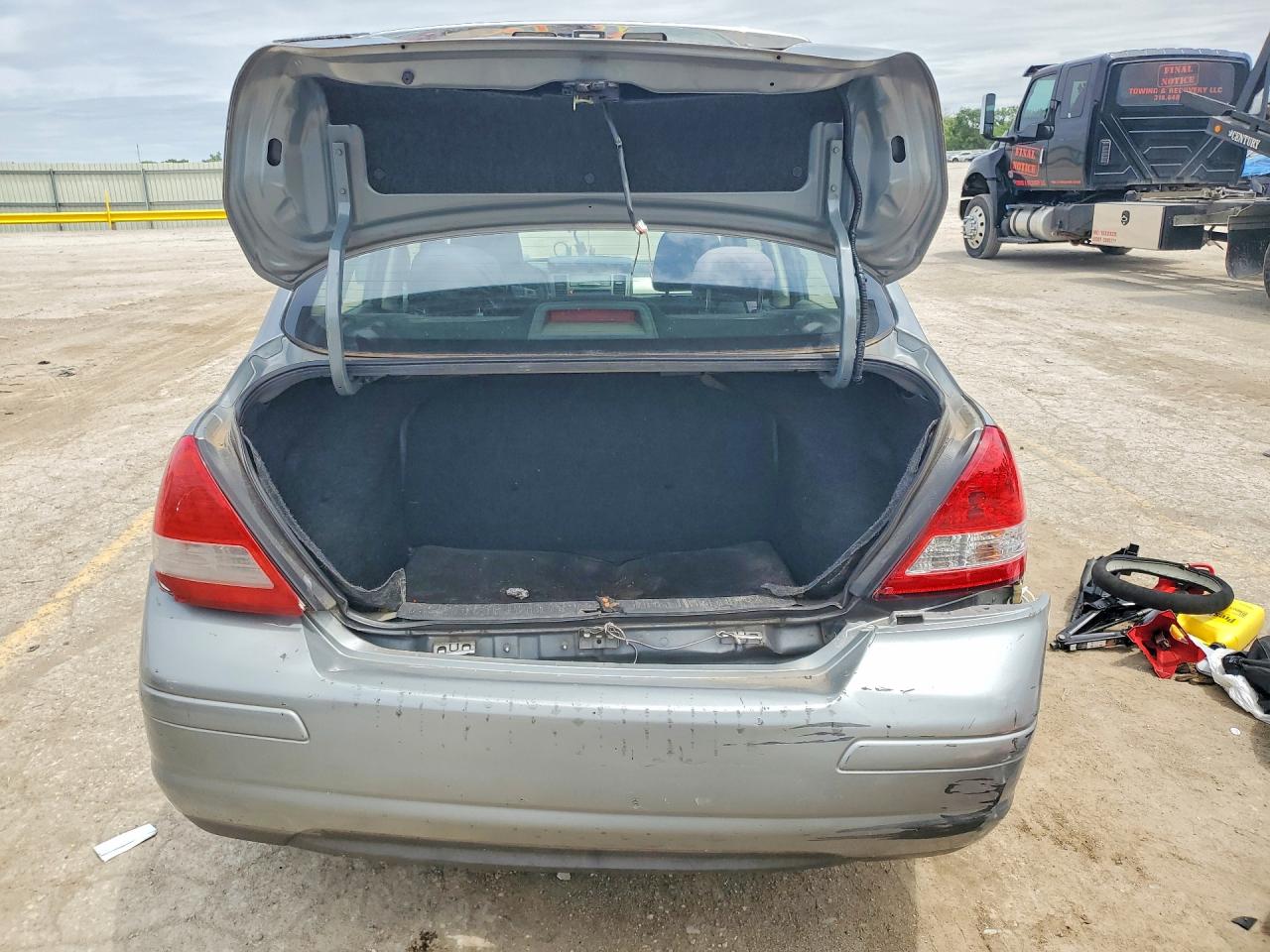 2009 Nissan Versa 1.8 S Silver vin: 3N1BC11E89L439448
