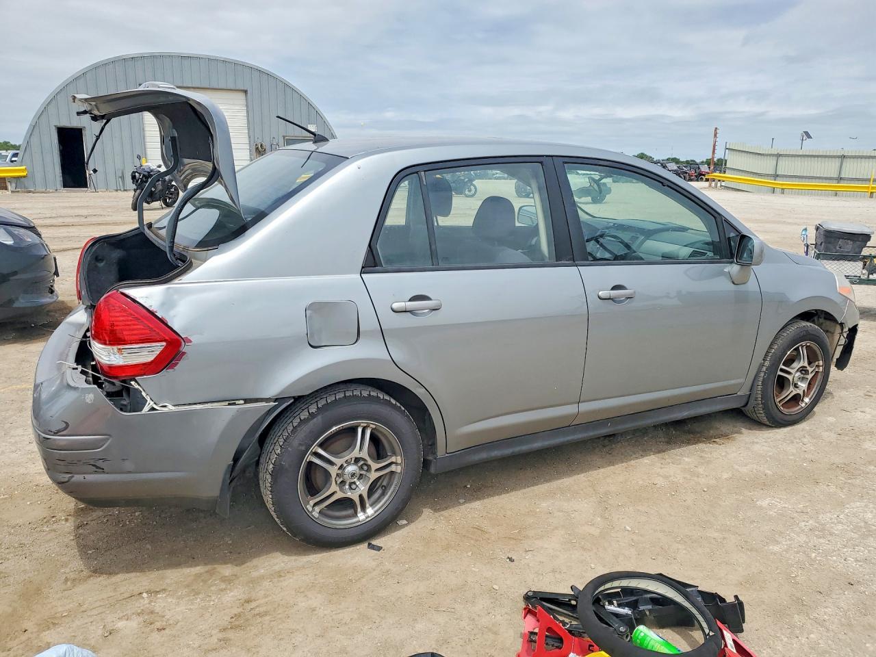 2009 Nissan Versa 1.8 S Silver vin: 3N1BC11E89L439448