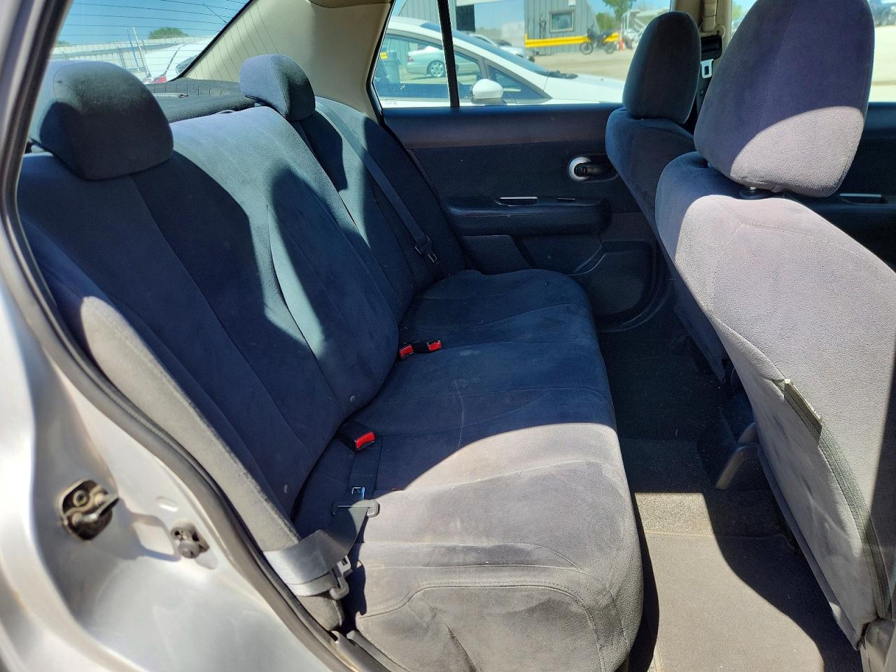 2009 Nissan Versa 1.8 S Silver vin: 3N1BC11E99L447624