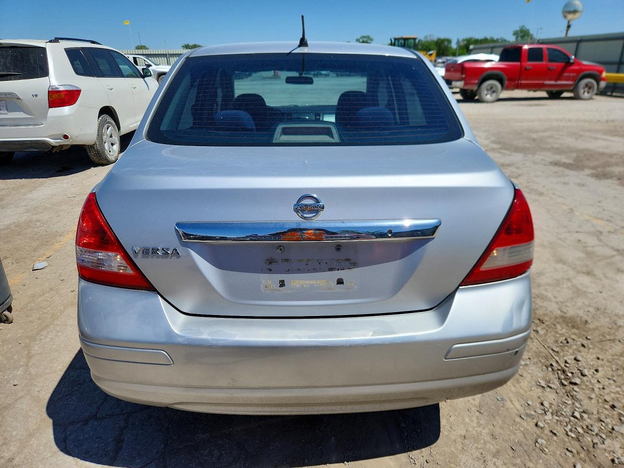 2009 Nissan Versa 1.8 S Silver vin: 3N1BC11E99L447624