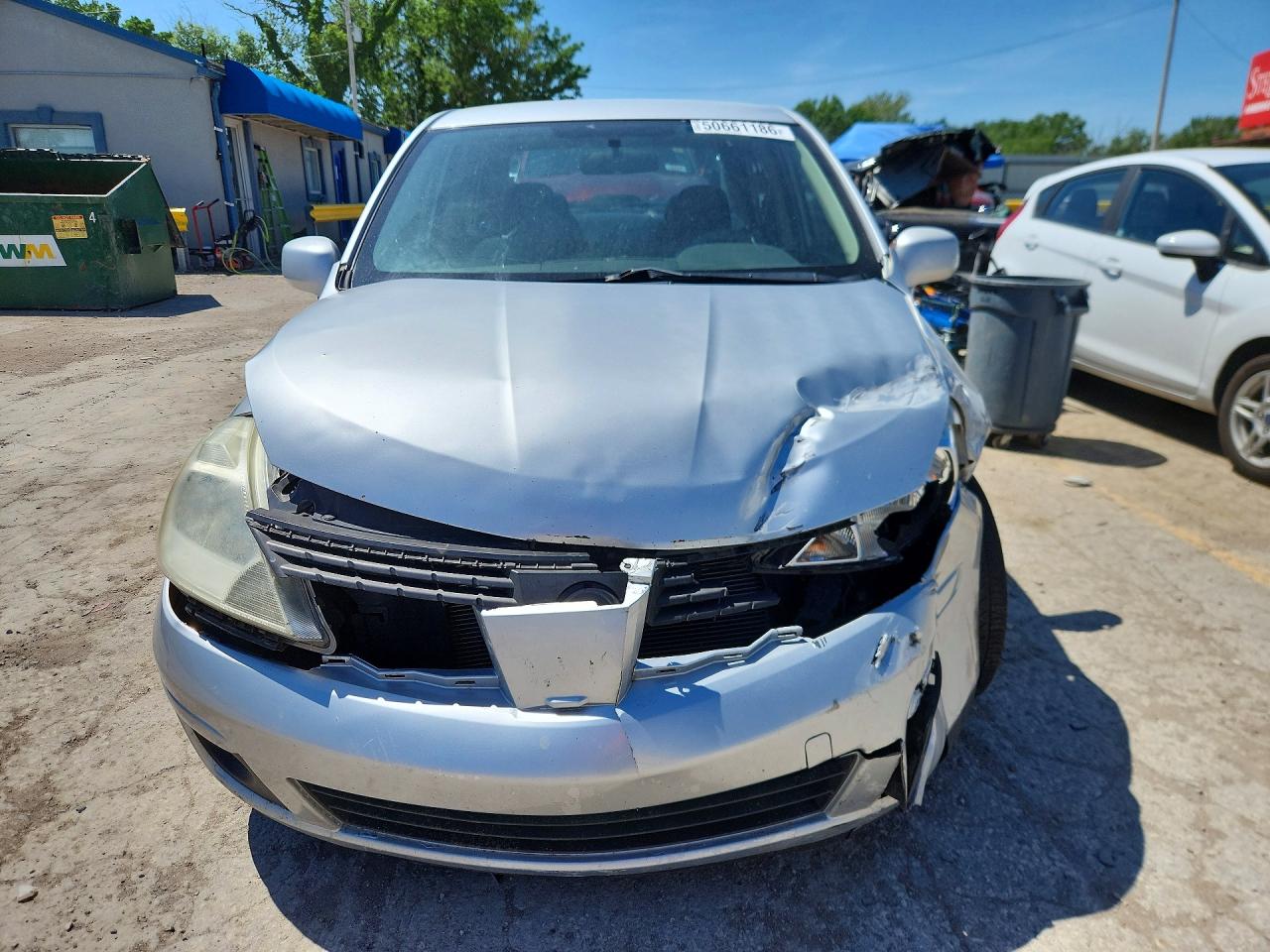 2009 Nissan Versa 1.8 S Silver vin: 3N1BC11E99L447624