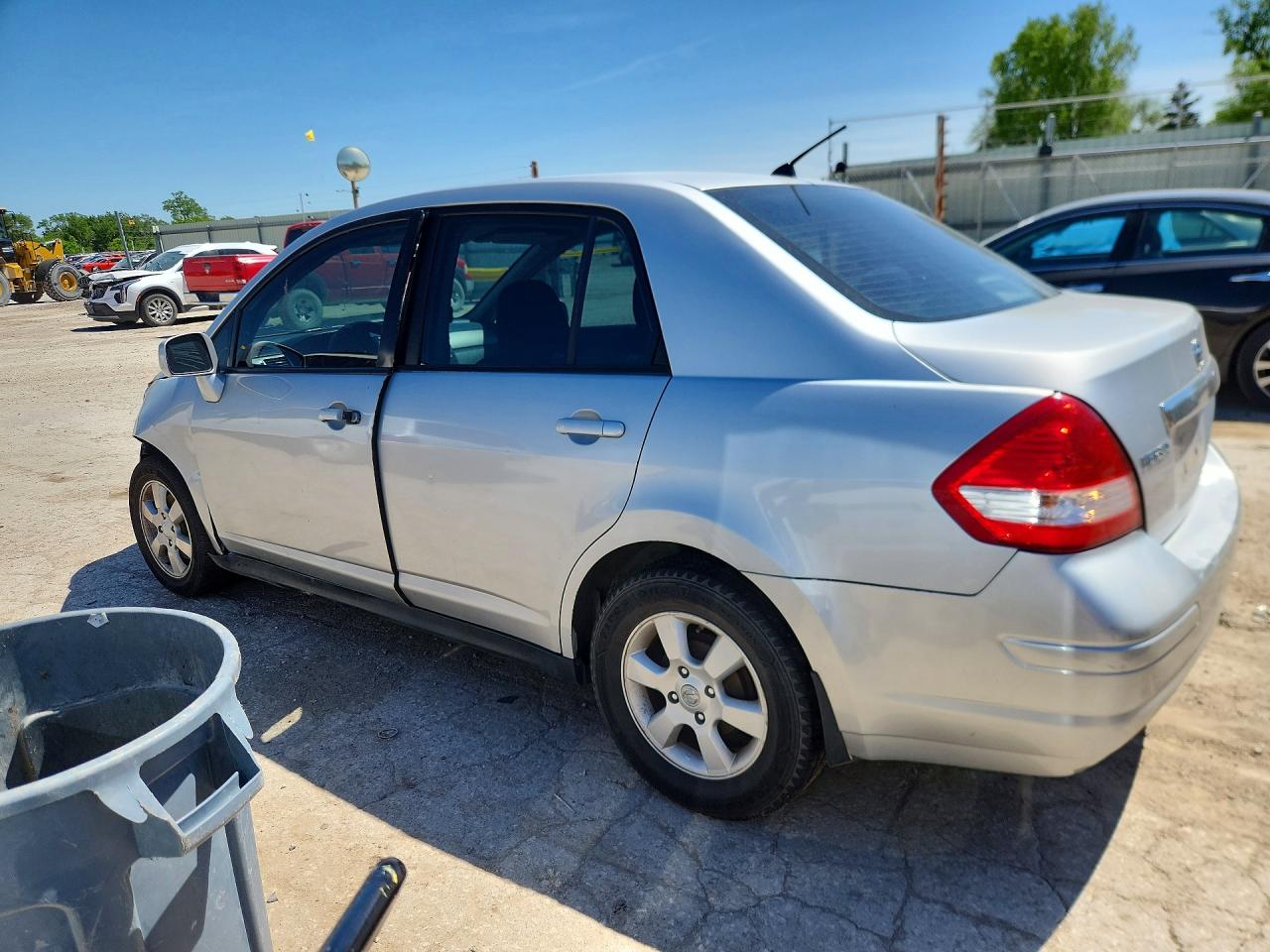 2009 Nissan Versa 1.8 S Silver vin: 3N1BC11E99L447624