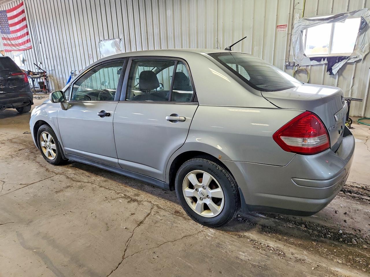 2008 Nissan Versa 1.8 S Silver vin: 3N1BC11EX8L365741