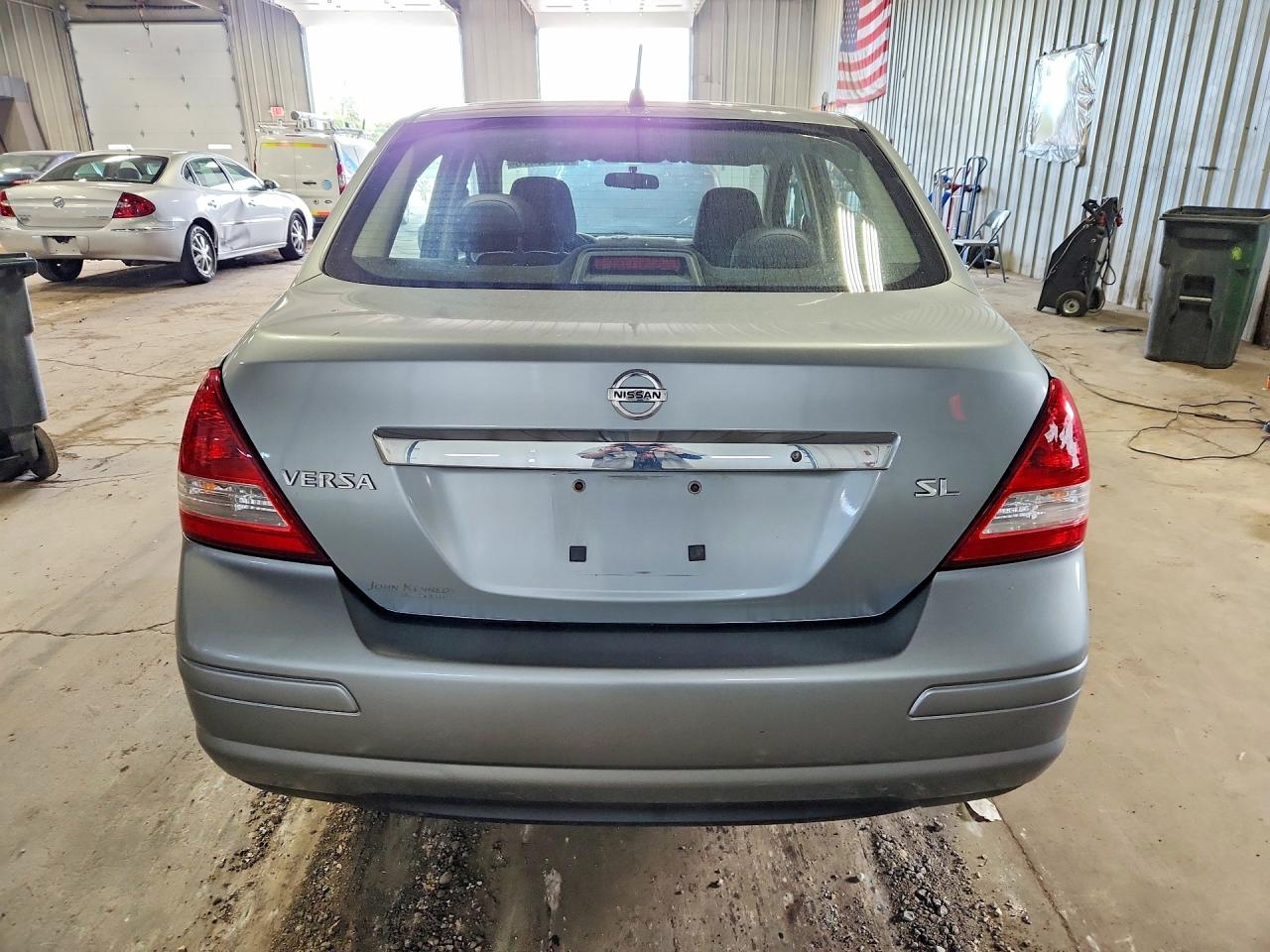 2008 Nissan Versa 1.8 S Silver vin: 3N1BC11EX8L365741