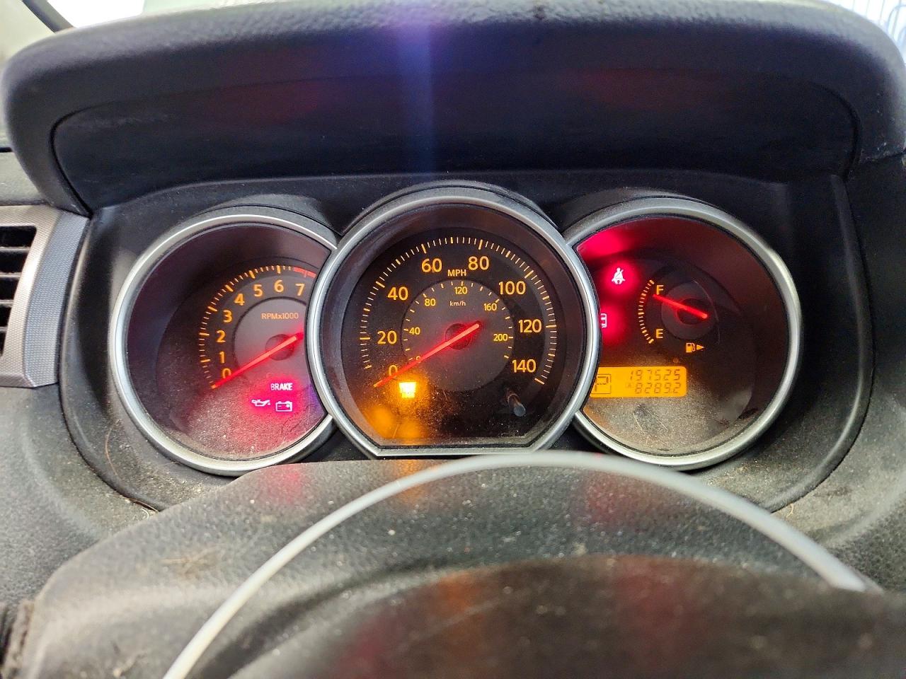 2008 Nissan Versa 1.8 S Silver vin: 3N1BC11EX8L365741