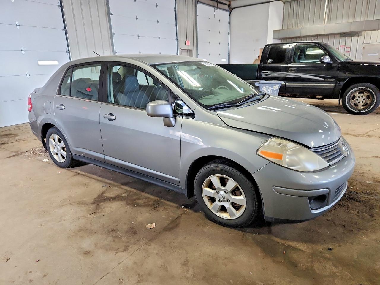 2008 Nissan Versa 1.8 S Silver vin: 3N1BC11EX8L365741