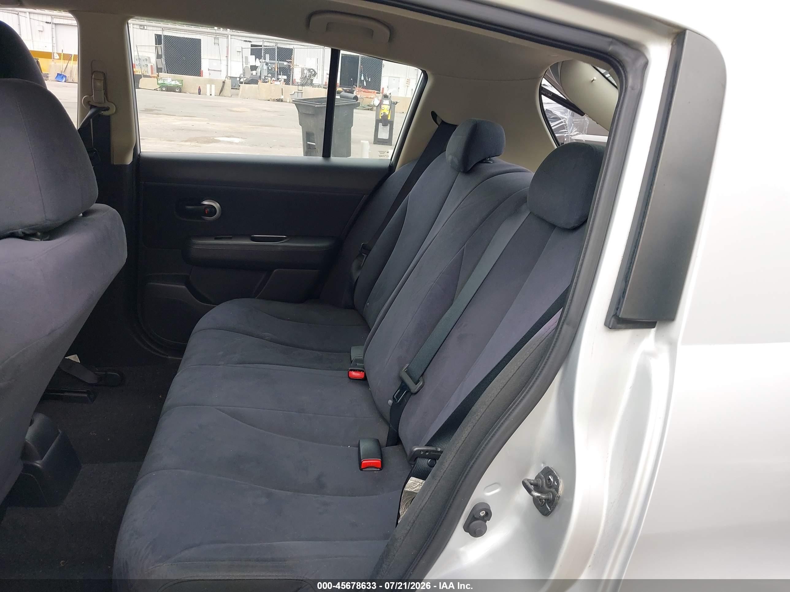 2009 Nissan Versa 1.8s Silver vin: 3N1BC13E09L359462