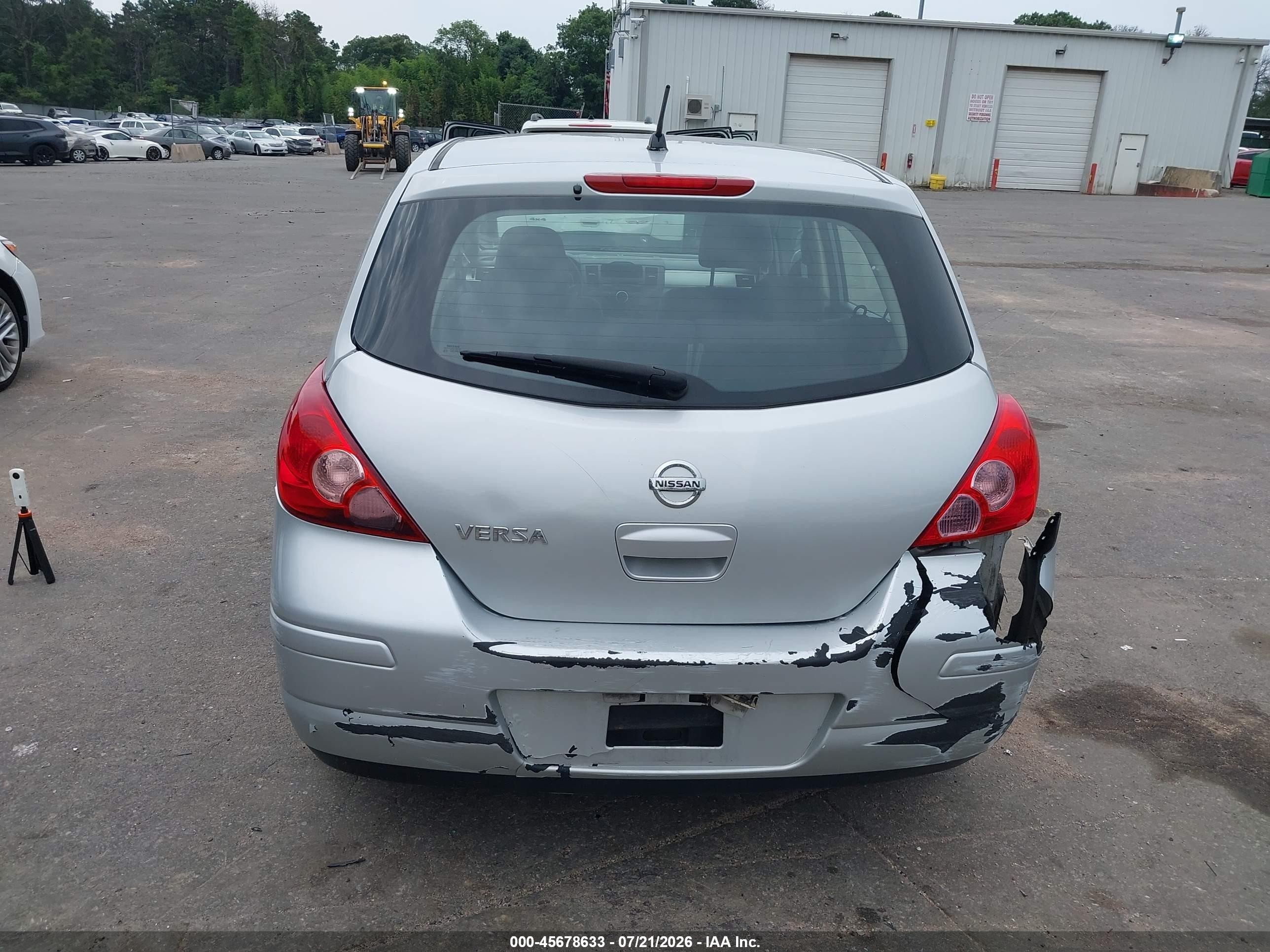 2009 Nissan Versa 1.8s Silver vin: 3N1BC13E09L359462