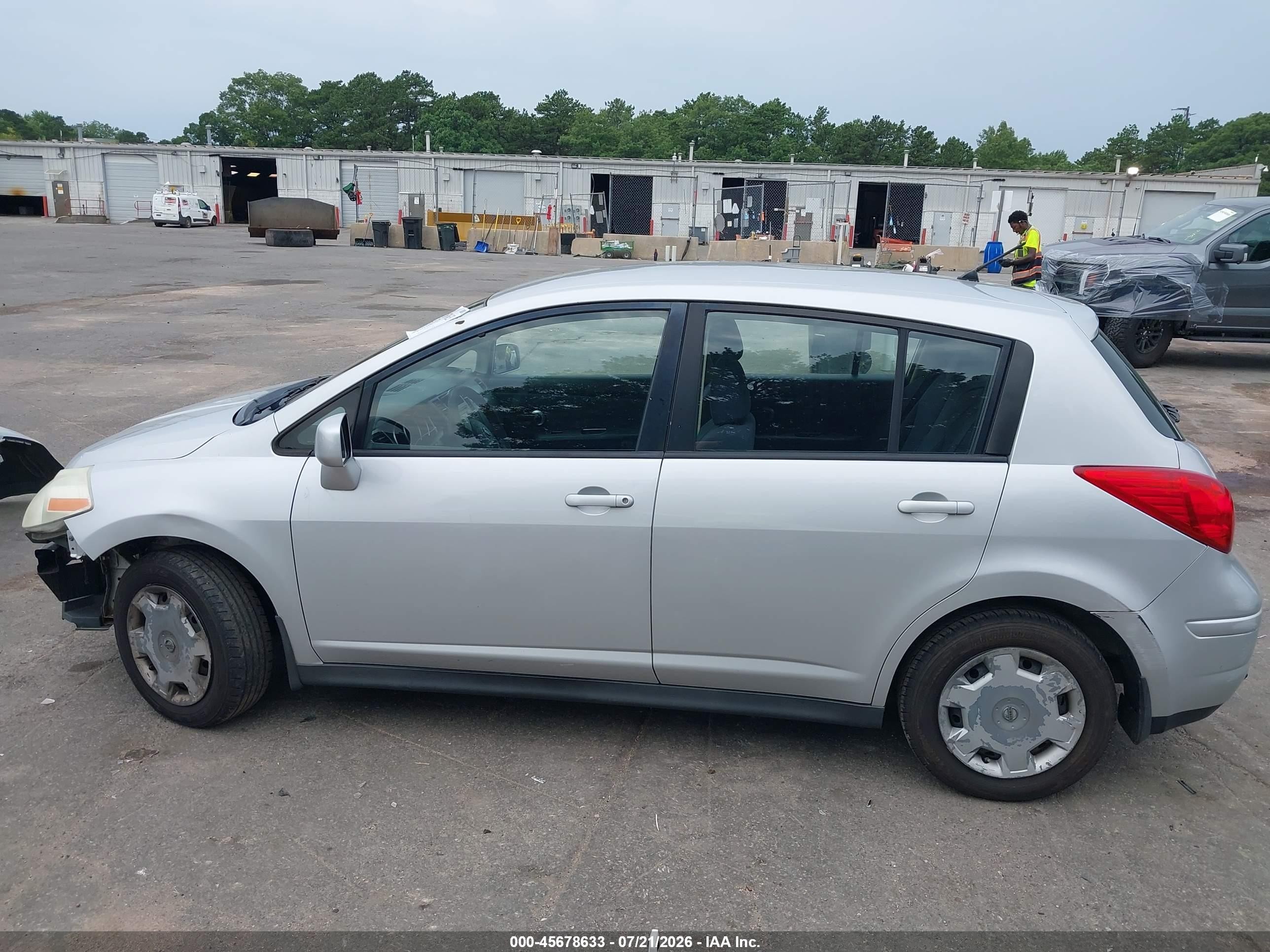 2009 Nissan Versa 1.8s Silver vin: 3N1BC13E09L359462