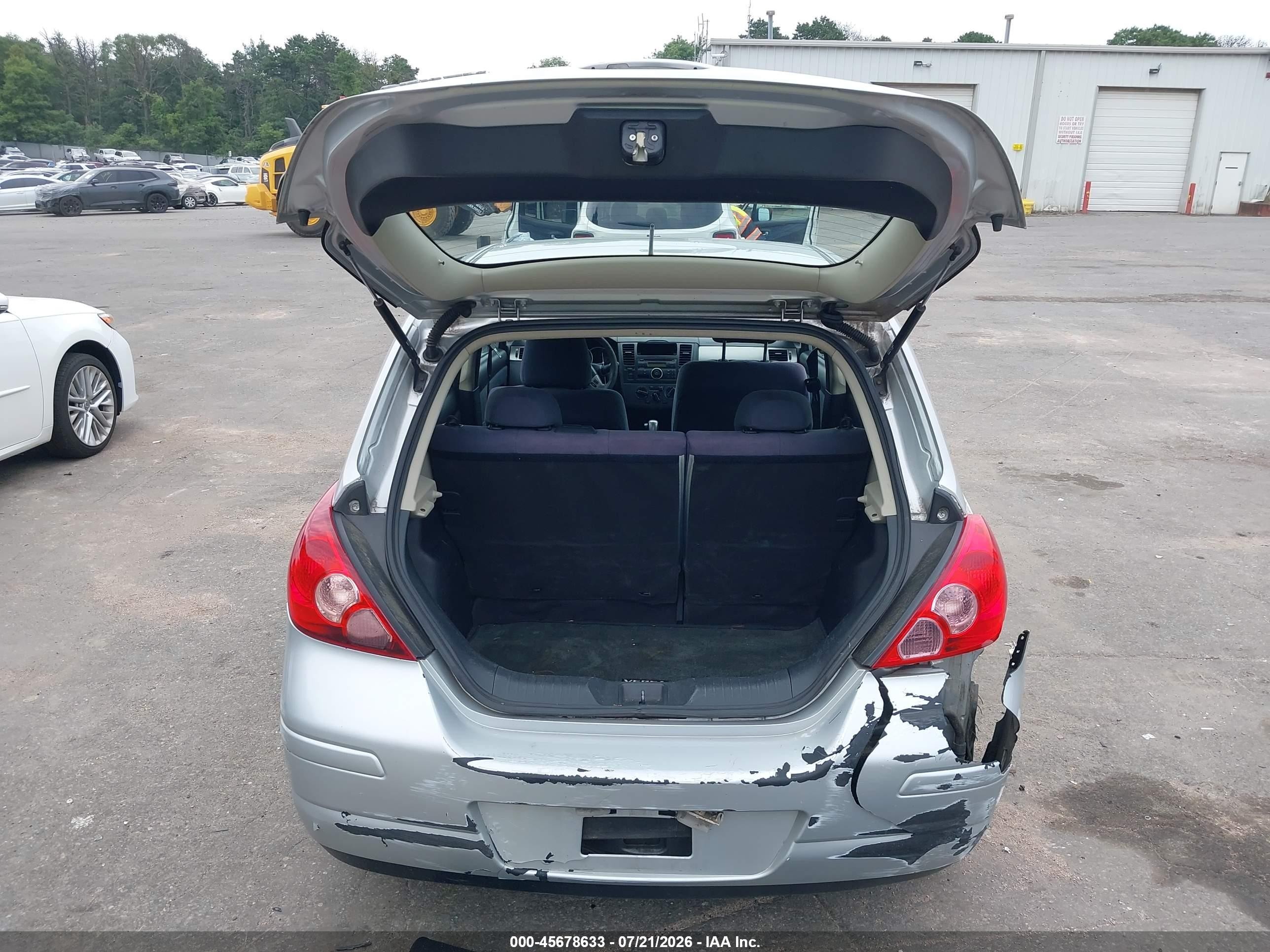 2009 Nissan Versa 1.8s Silver vin: 3N1BC13E09L359462