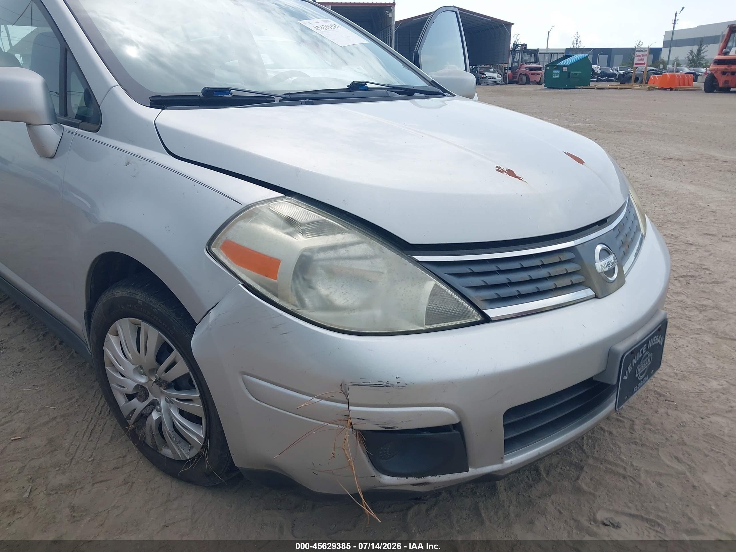 2009 Nissan Versa 1.8s Silver vin: 3N1BC13E09L367190