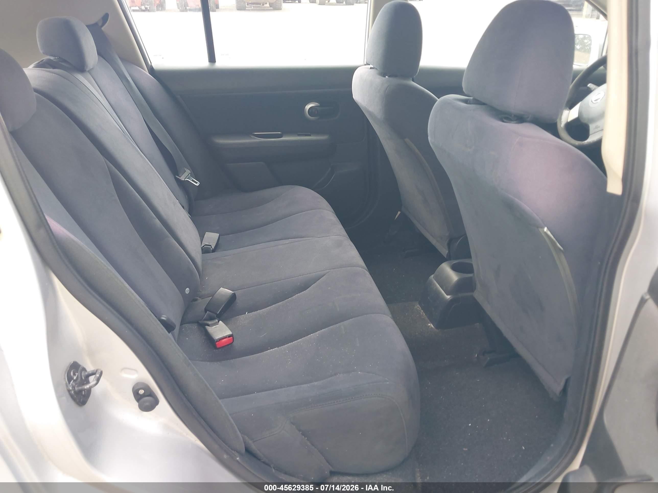 2009 Nissan Versa 1.8s Silver vin: 3N1BC13E09L367190