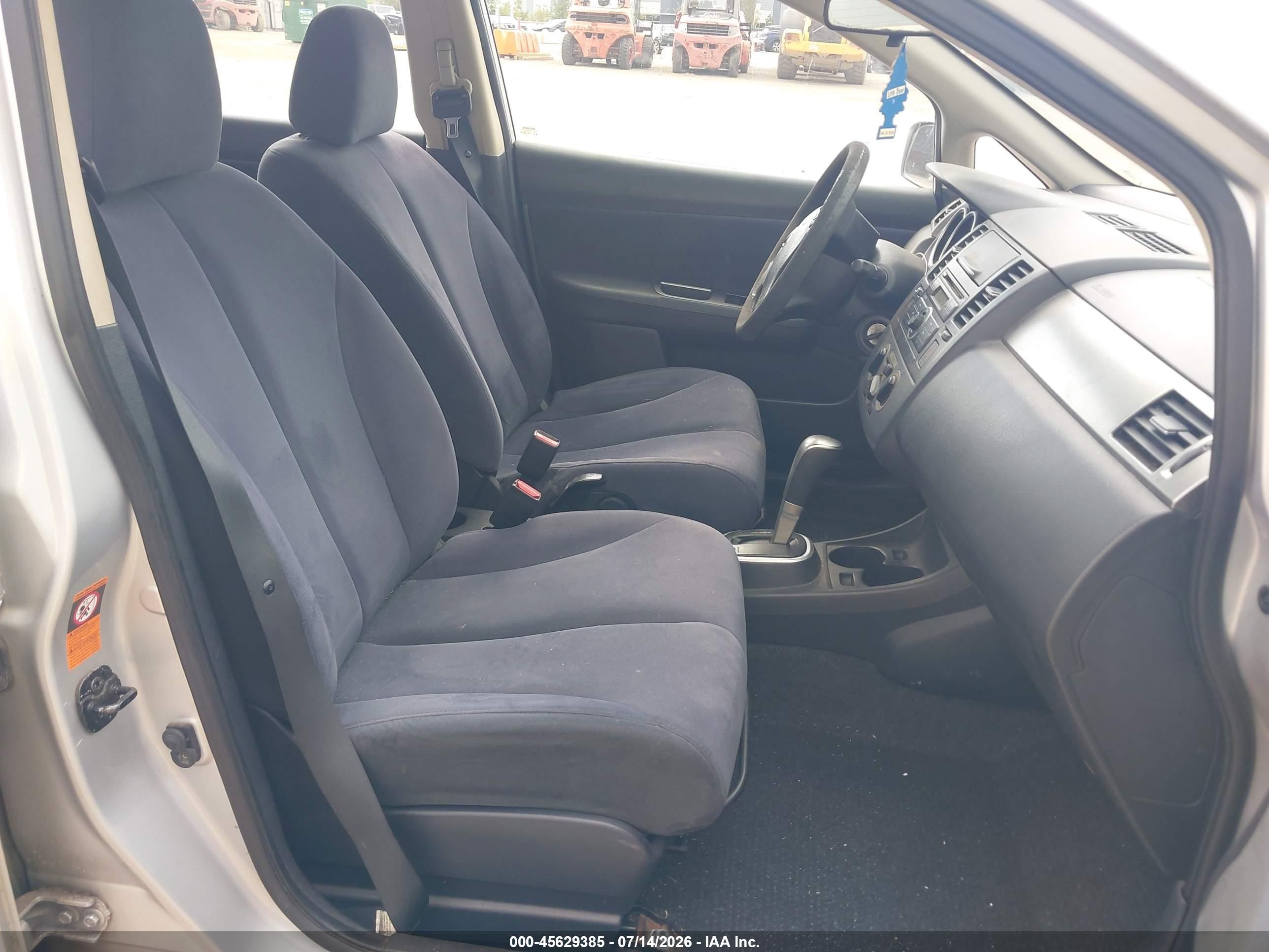 2009 Nissan Versa 1.8s Silver vin: 3N1BC13E09L367190