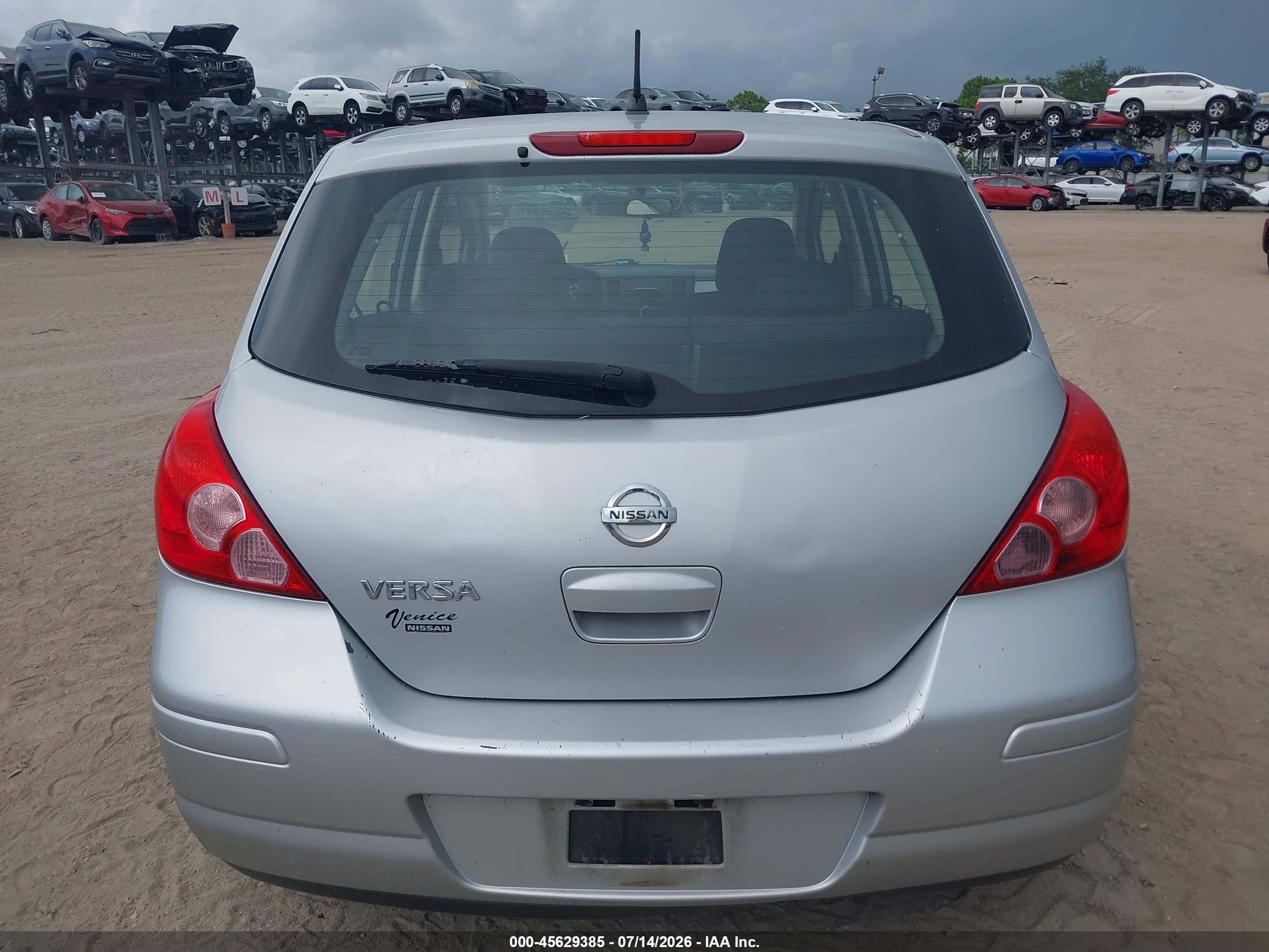 2009 Nissan Versa 1.8s Silver vin: 3N1BC13E09L367190