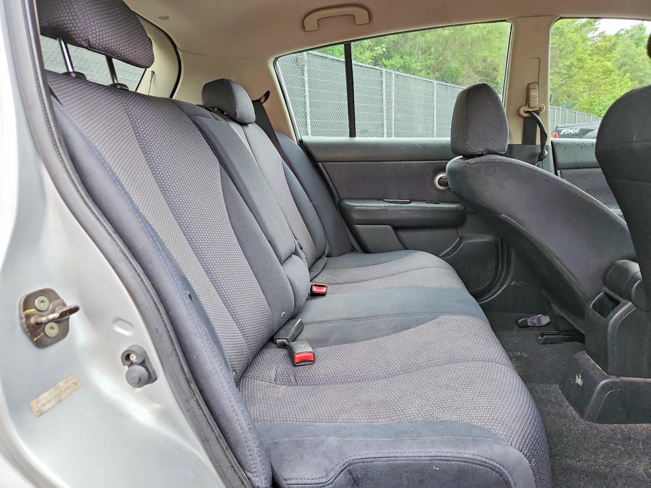 2007 Nissan Versa Silver vin: 3N1BC13E17L390328