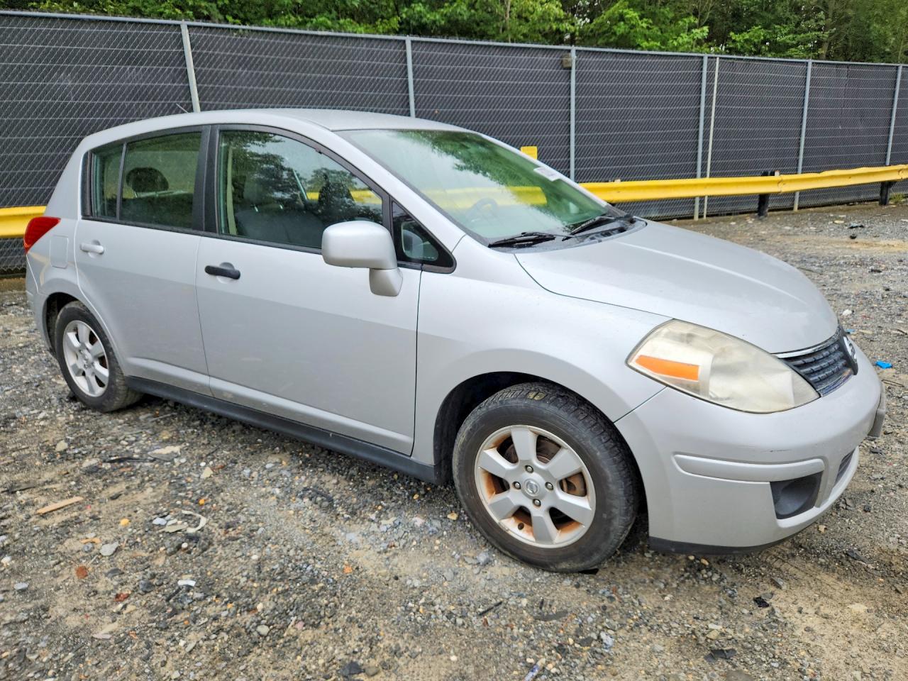 2007 Nissan Versa Silver vin: 3N1BC13E17L390328